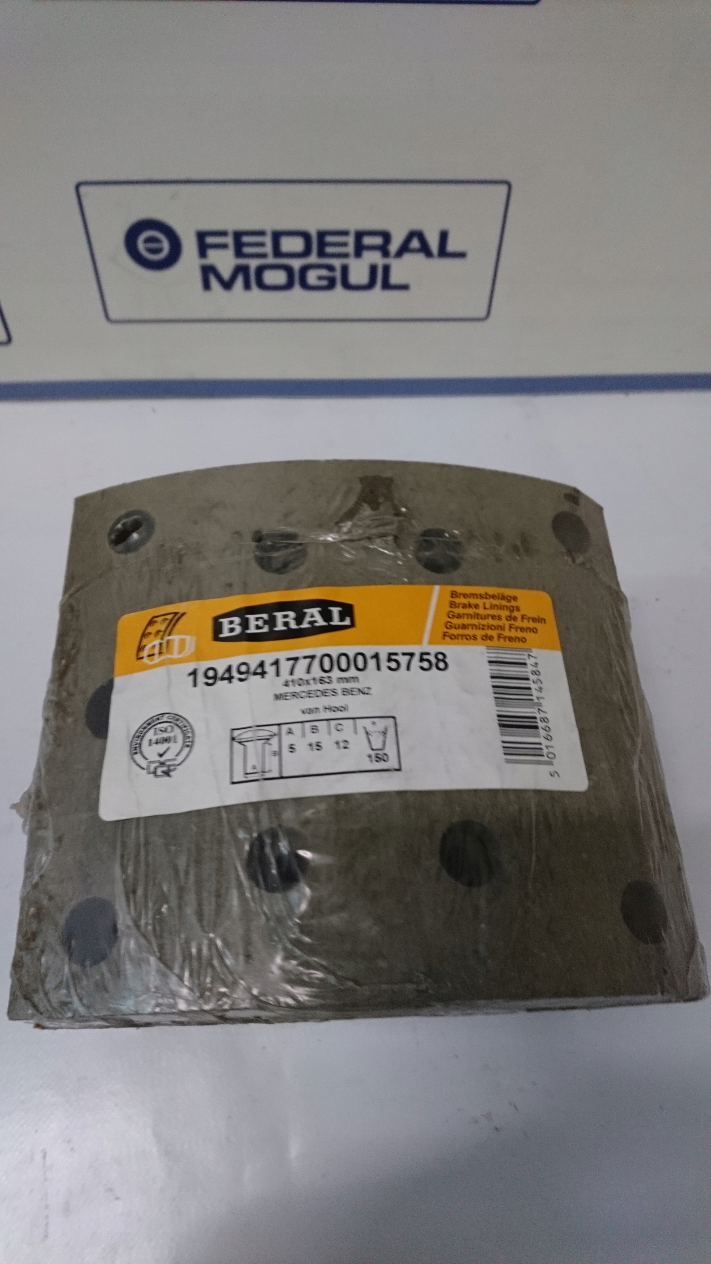 17,70 - Тормозные колодки Mercedes Atego Man WVA 19494