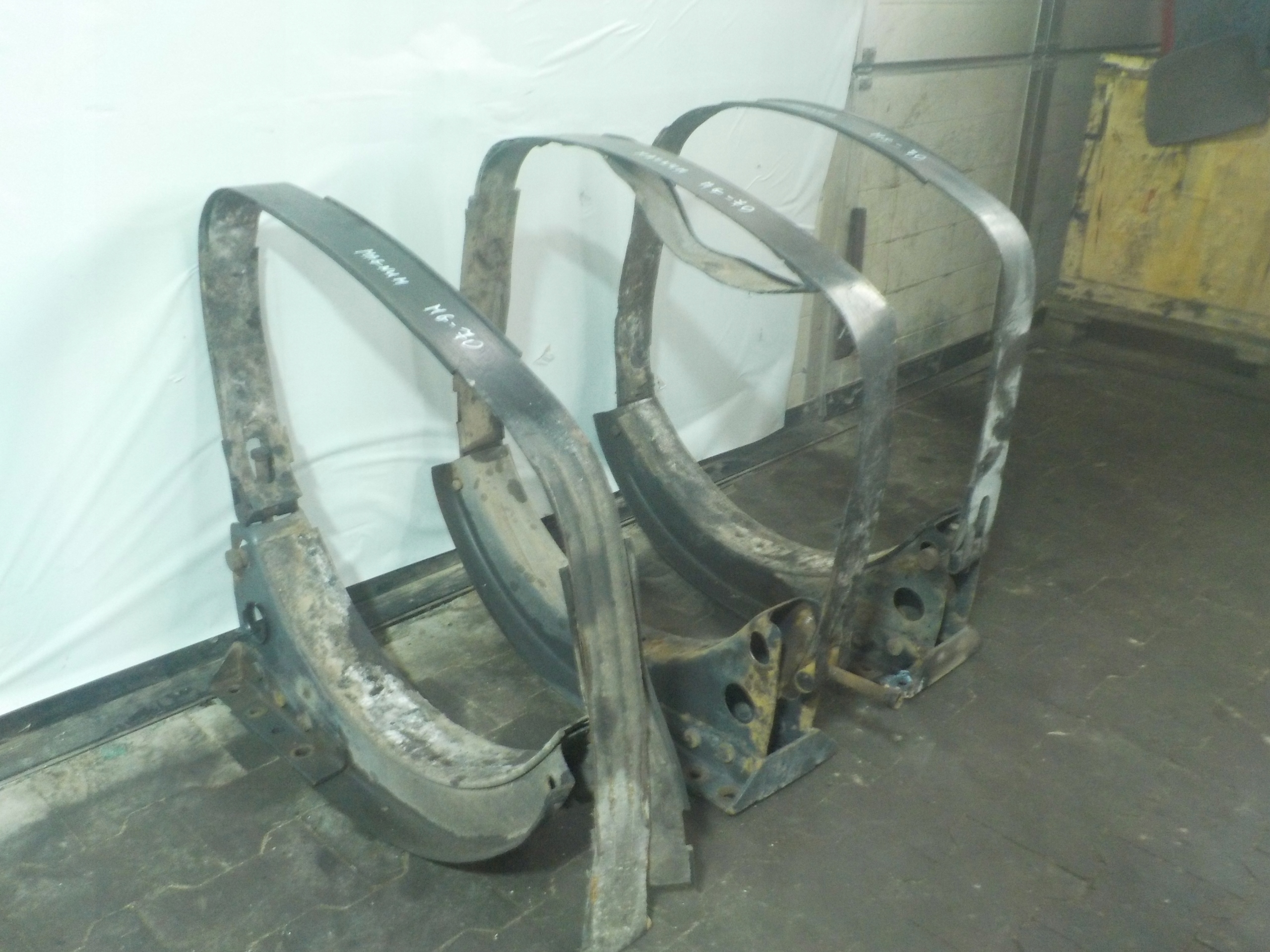 MAGNUM 440 DXI 2006R КРІПЛЕННЯ ПАЛИВНОГО БАКА