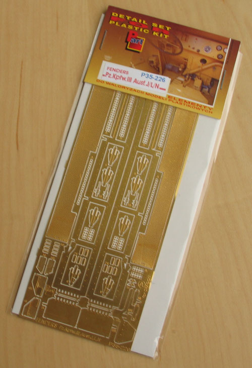 Part P35-226 1/35 Pz.Kpfw.III Ausf.J/L/N blatníky (Dragon)