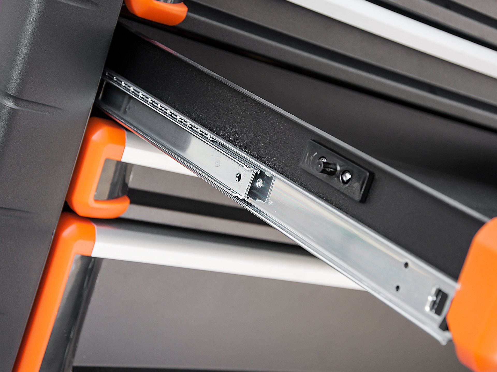 WOZEK NARZEDZIOWY SZAFKA RICHMANN WYPOSAZENIE 339 Accessories Included Yes