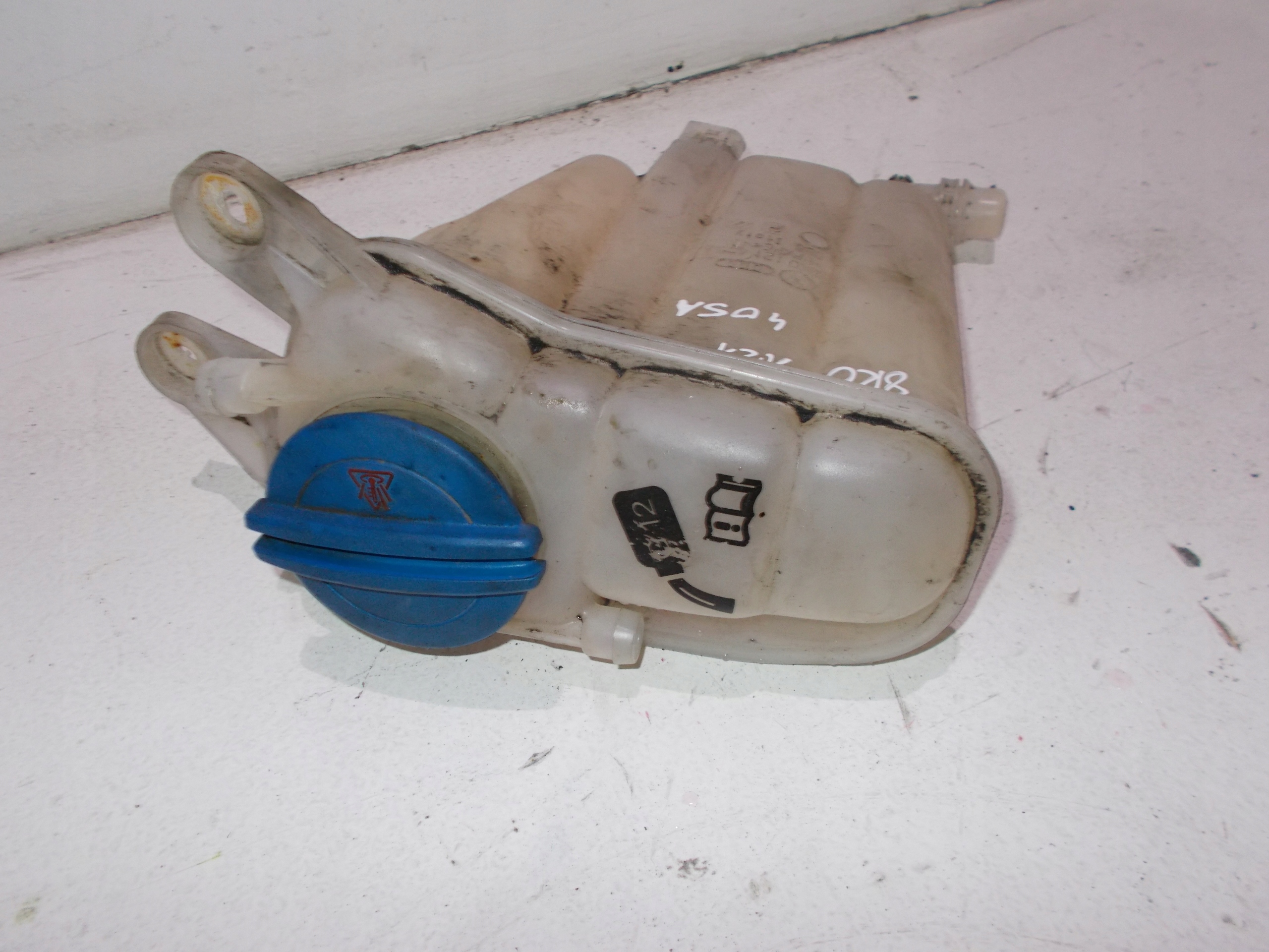 AUDI A4 A5 AUSDEHNUNGSBEHÄLTER
