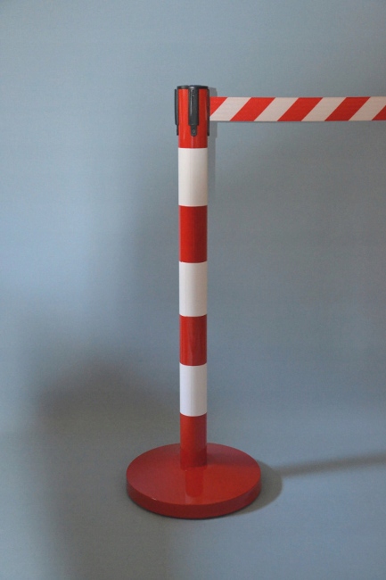 SŁUPEK BIAŁO-CZERWONY SŁUPKI Z TAŚMĄ OSTRZ. 4 M