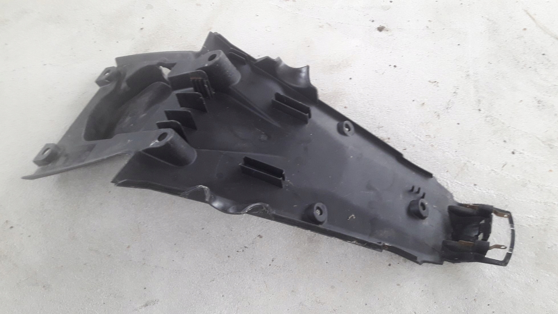 DUCATI MONSTER M1100S КОЛІСНА АРКА КРИЛО ЗАДНЯ ПАНЕЛЬ