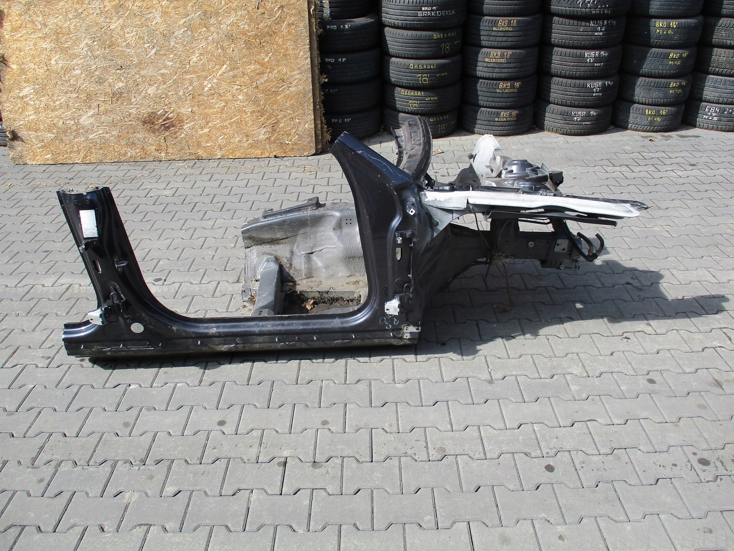 CWIARTKA PODLUZNICA AUDI A8 4E0 PRAWA