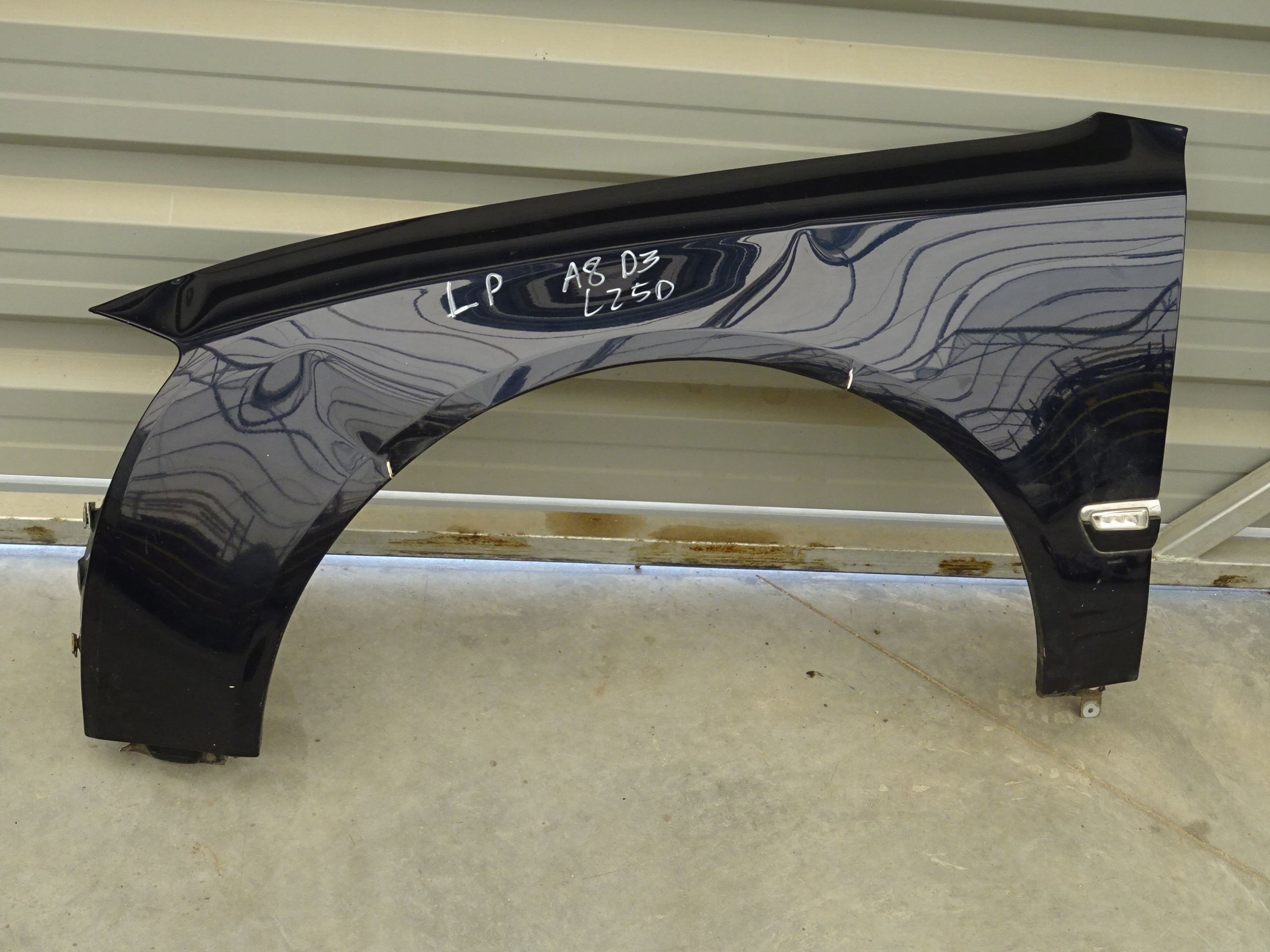 КРЫЛО ПЕРЕДНИЙ ЛЕВЫЙ AUDI A8 D3 Lz5d