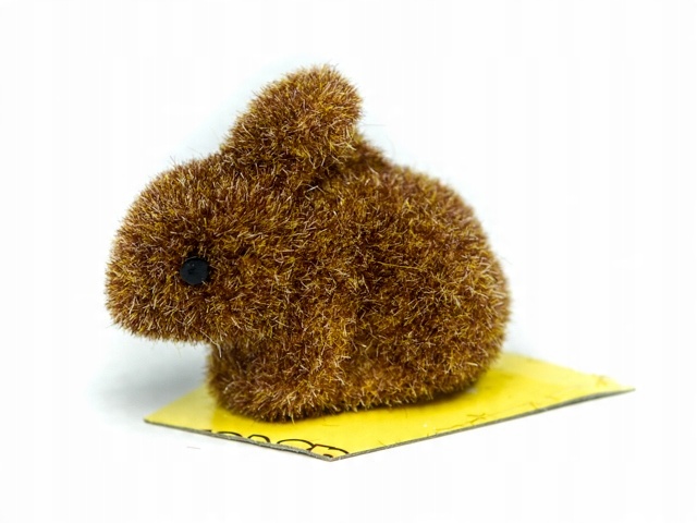 

Zając zajączek wielkanocny 4 cm brązowy flokowany