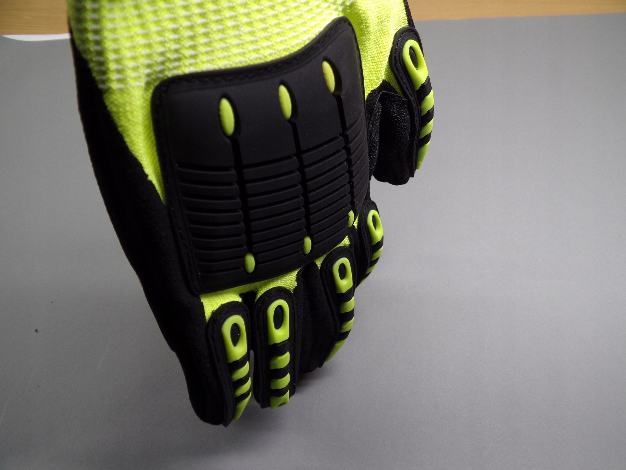 RĘKAWICE ANTYPRZECIĘCIOWE OCHRONNE ANTYPRZEBICIOWE SCUDO R.10 MECHANICZNE Długość krótkie