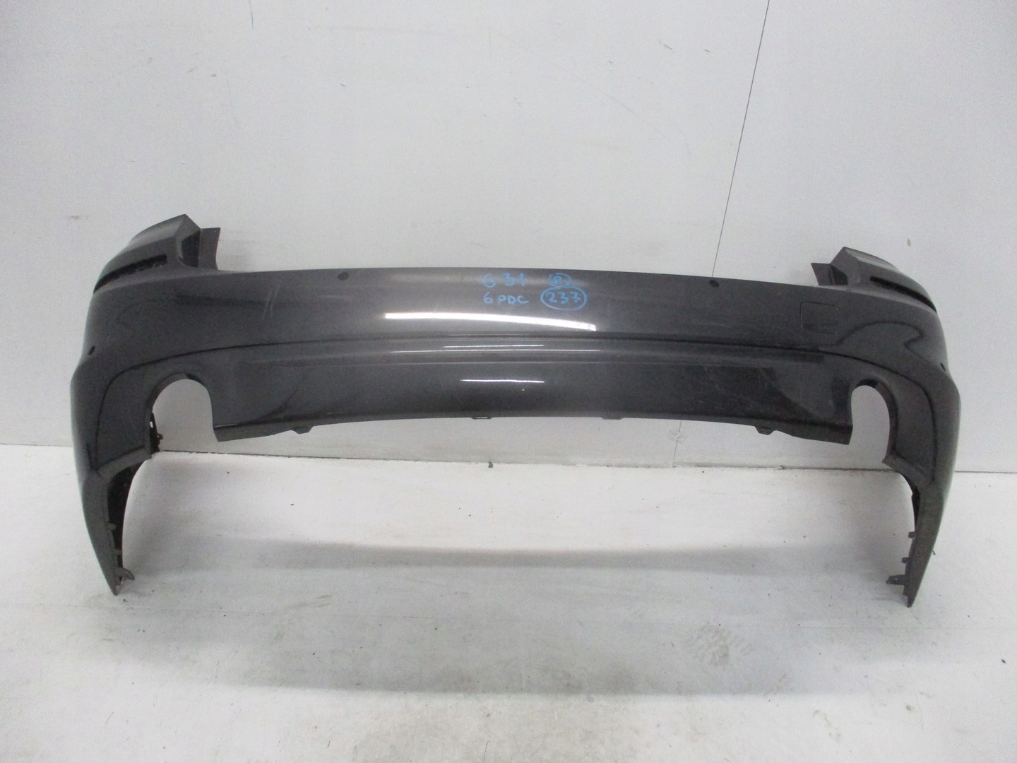 bumper BMW 5 G31 m-packet below PDC unprotected rear part