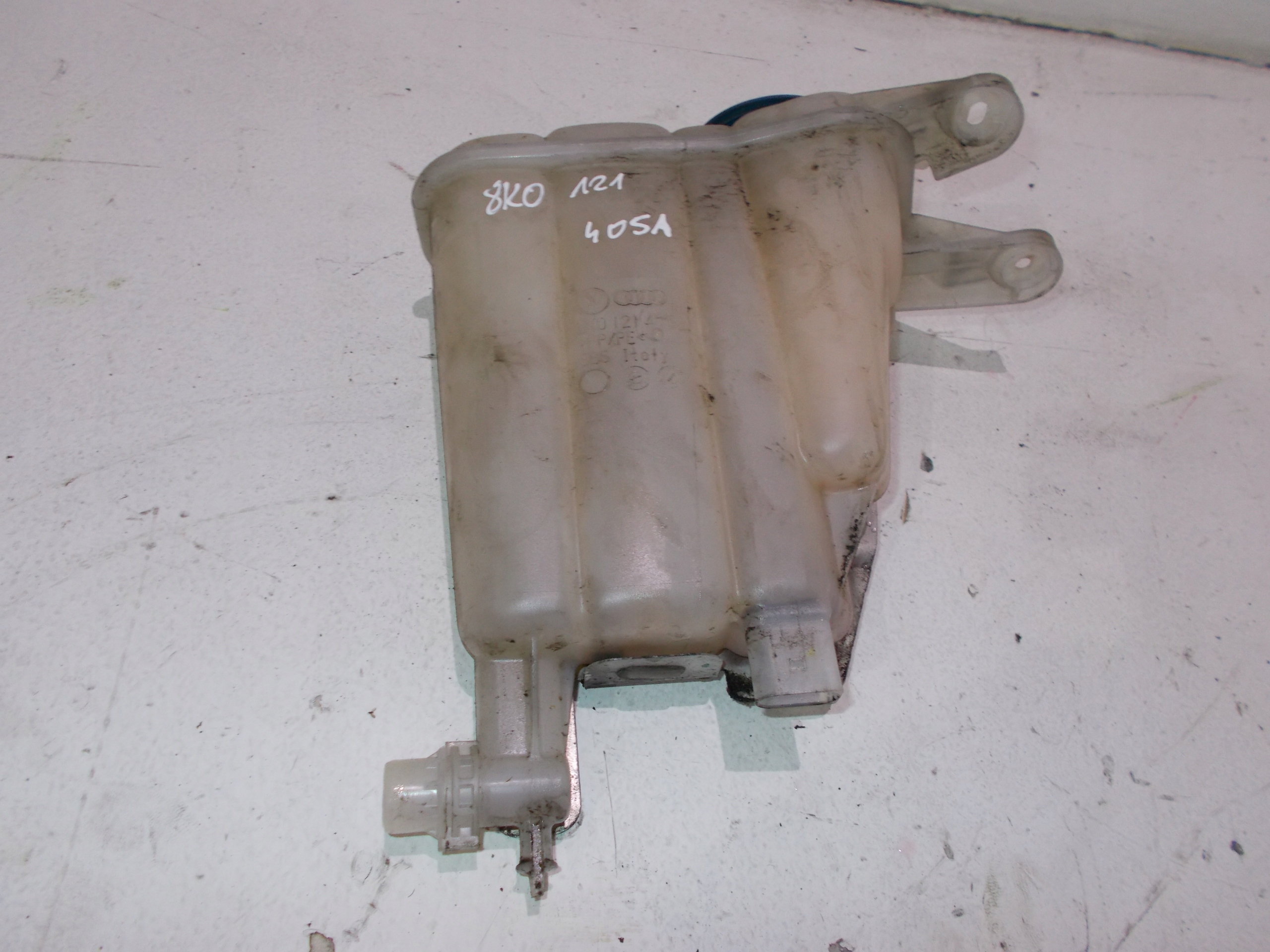 AUDI A4 A5 AUSDEHNUNGSBEHÄLTER