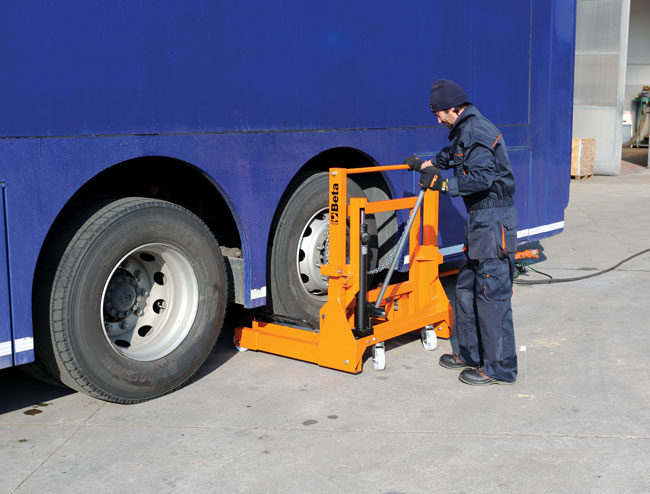 ПОДЪЕМНИК И ПОЗИЦИОНЕР ДЛЯ КОЛЕС ГРУЗОВИКОВ BETA 3008