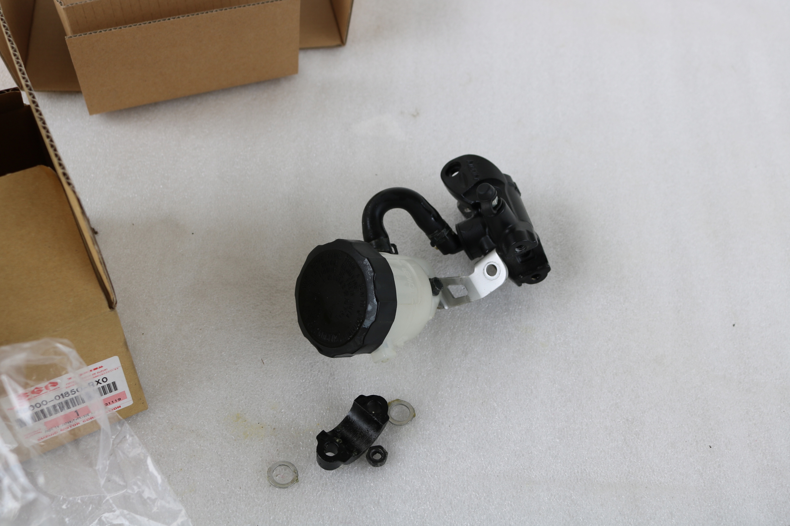 59000-01850 - Suzuki GSX R600 GSX R750 главный тормозной цилиндр K8 / K9