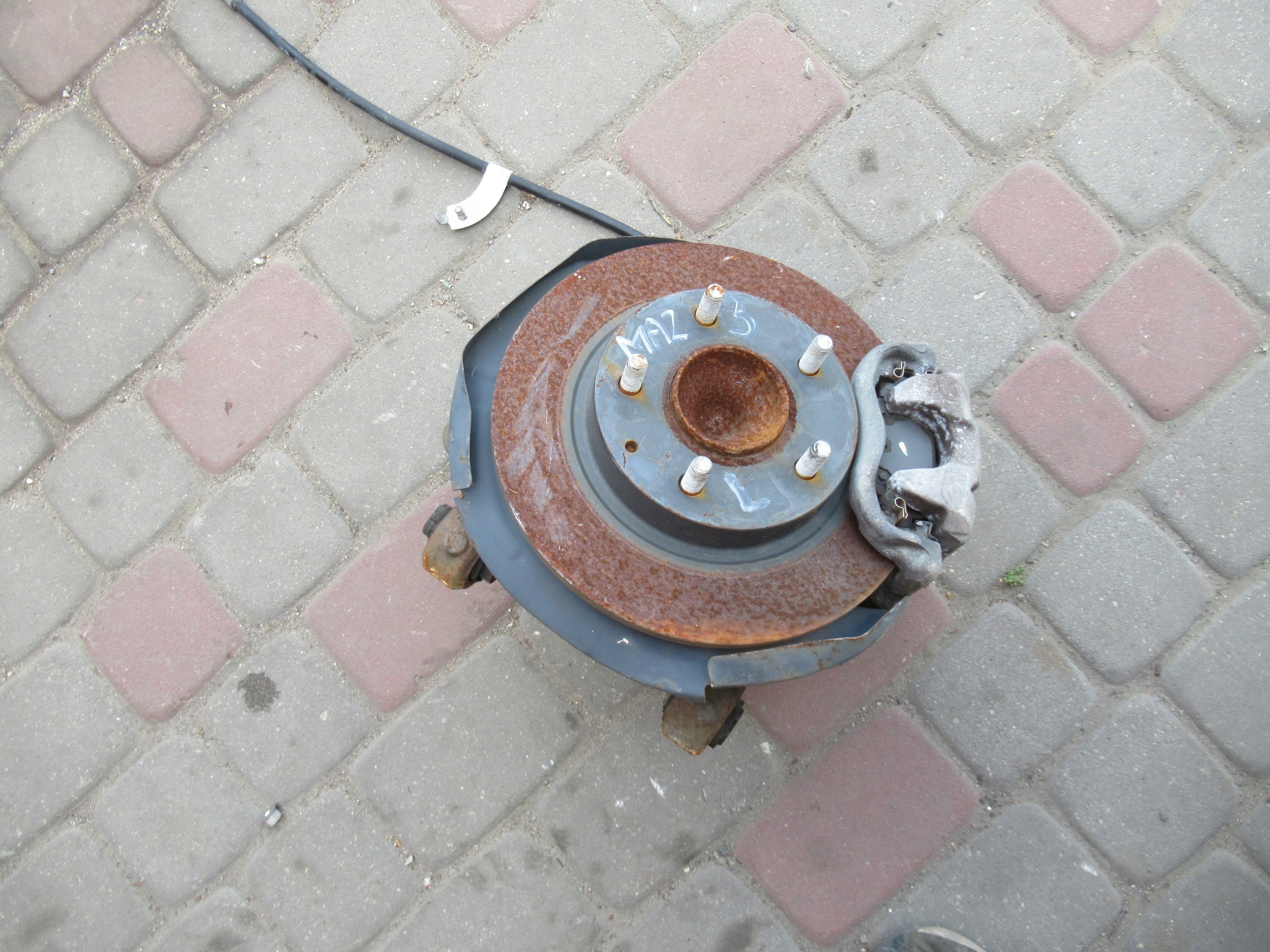 MAZDA 3 III ЦАПФА ЛІВА ЗАД.