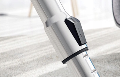 ODKURZACZ workowy ELECTROLUX EasyGo EEG42EB 750W HEPA 12 czarny Konstrukcja schowek na akcesoria teleskopowa rura