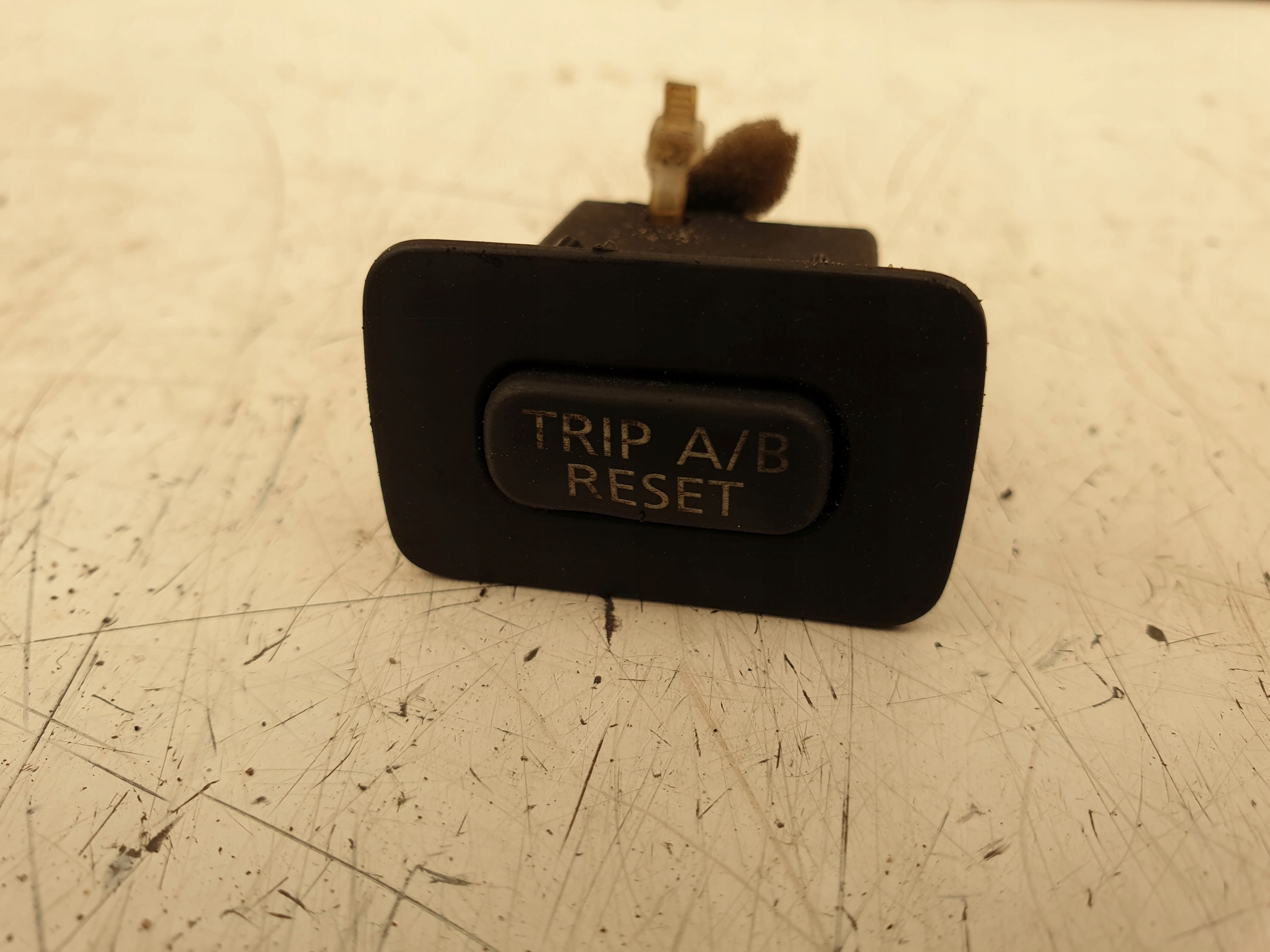 ПЕРЕКЛЮЧАТЕЛЬ ТРИБ A/B СБРОС ИНФИНИТИ Ex30 Ex35 Ex37