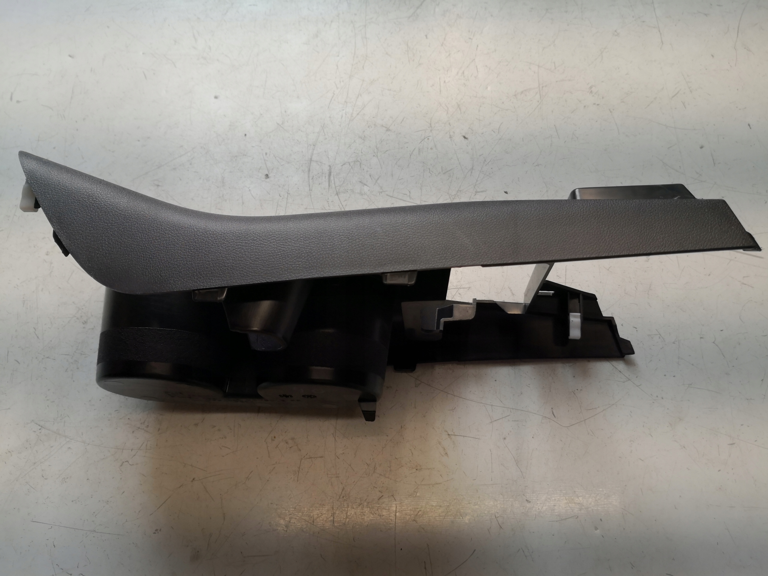 PEUGEOT 4008 TUNEL ŚRODKOWY UCHWYT NA KUBKI Typ samochodu Samochody osobowe