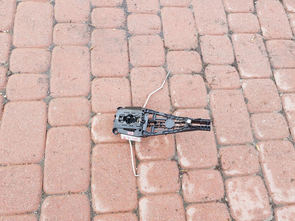 Основание ручки трос Opel Zafira C 13577484