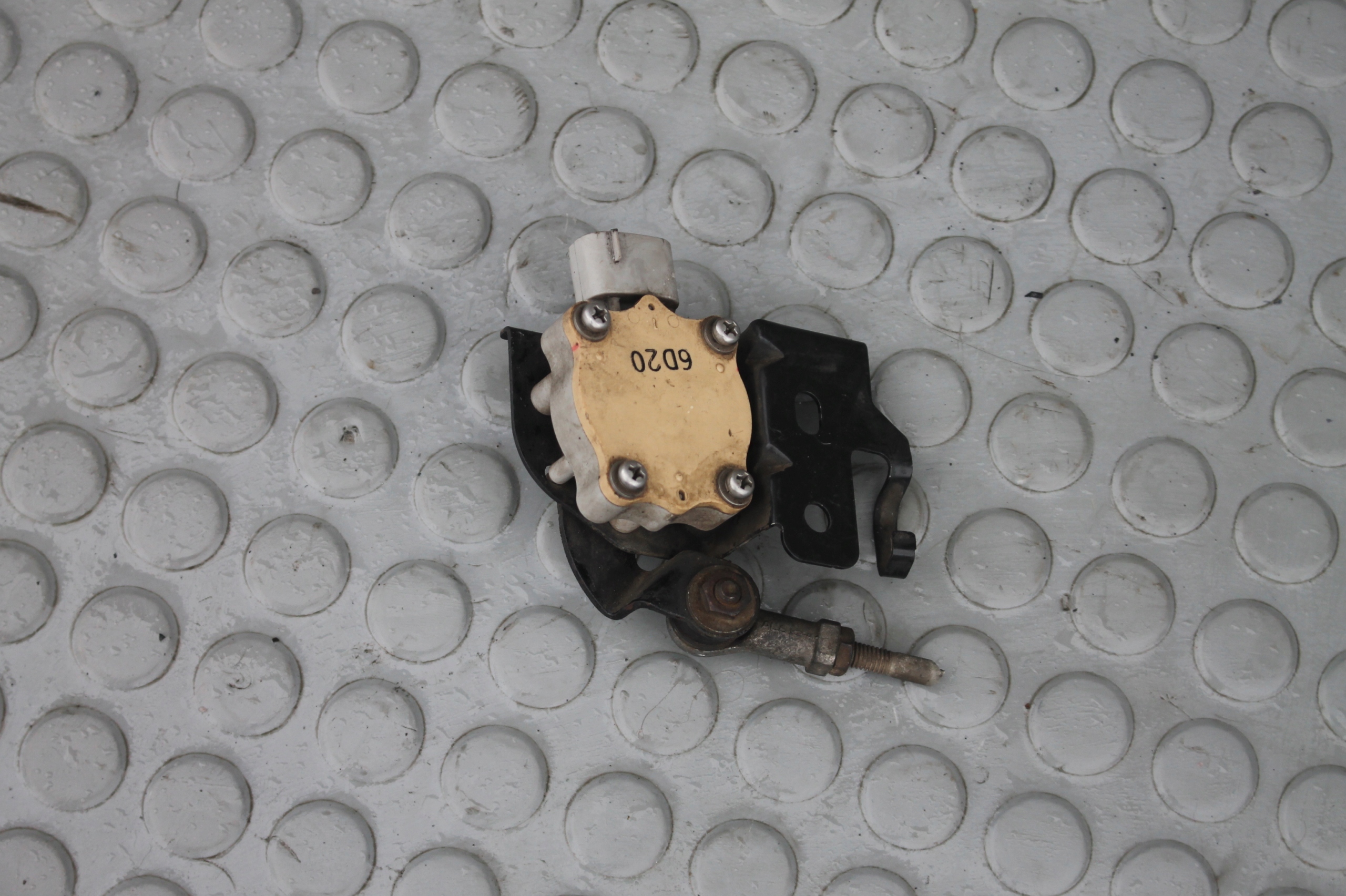 CZUJNIK ZAWIESZENIA PRAWY PRZOD LEXUS RX II 03 08 Producent czesci Lexus OE