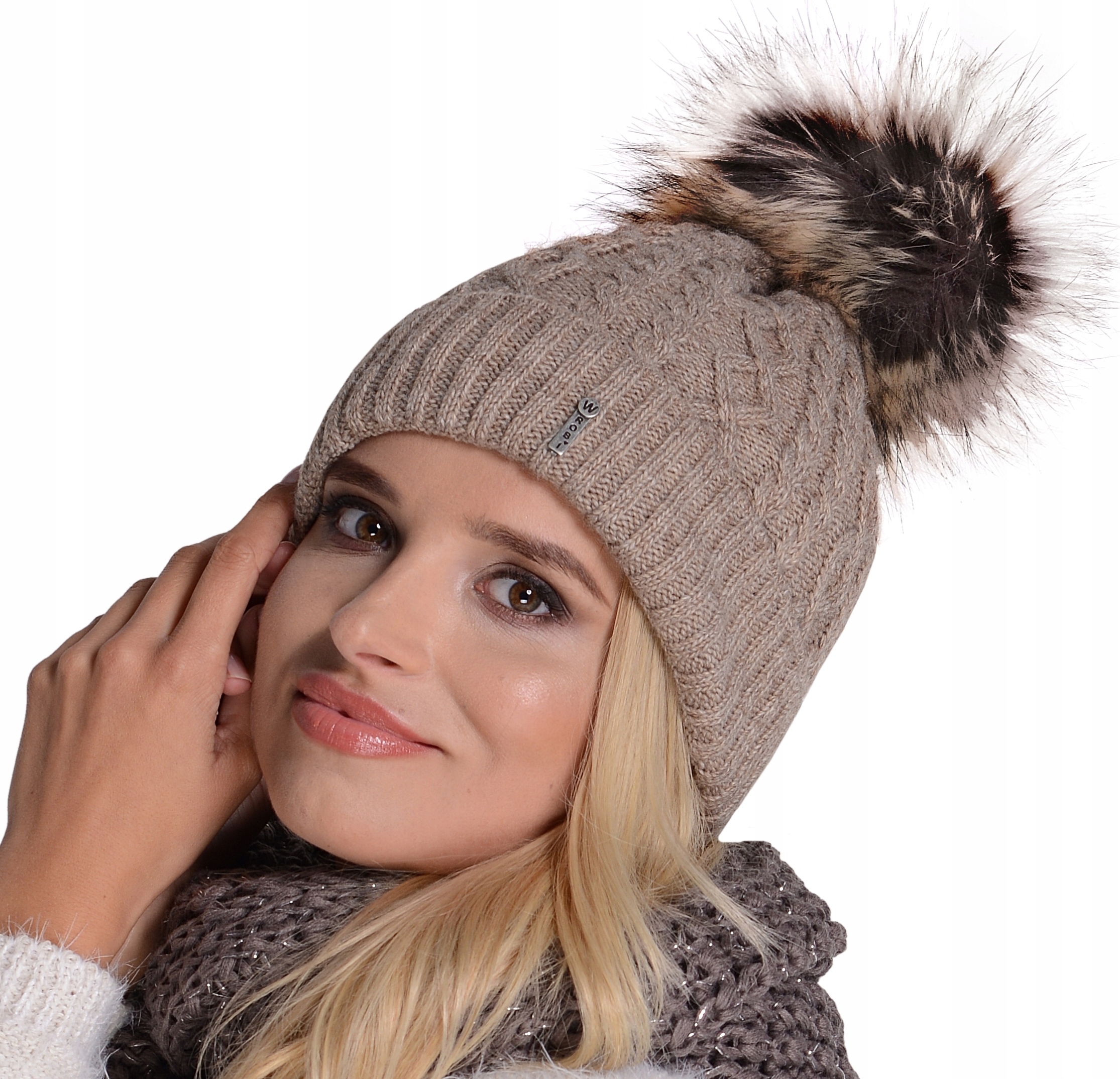 

Zimowa czapka z wełny na polarze Pompon Latte C17