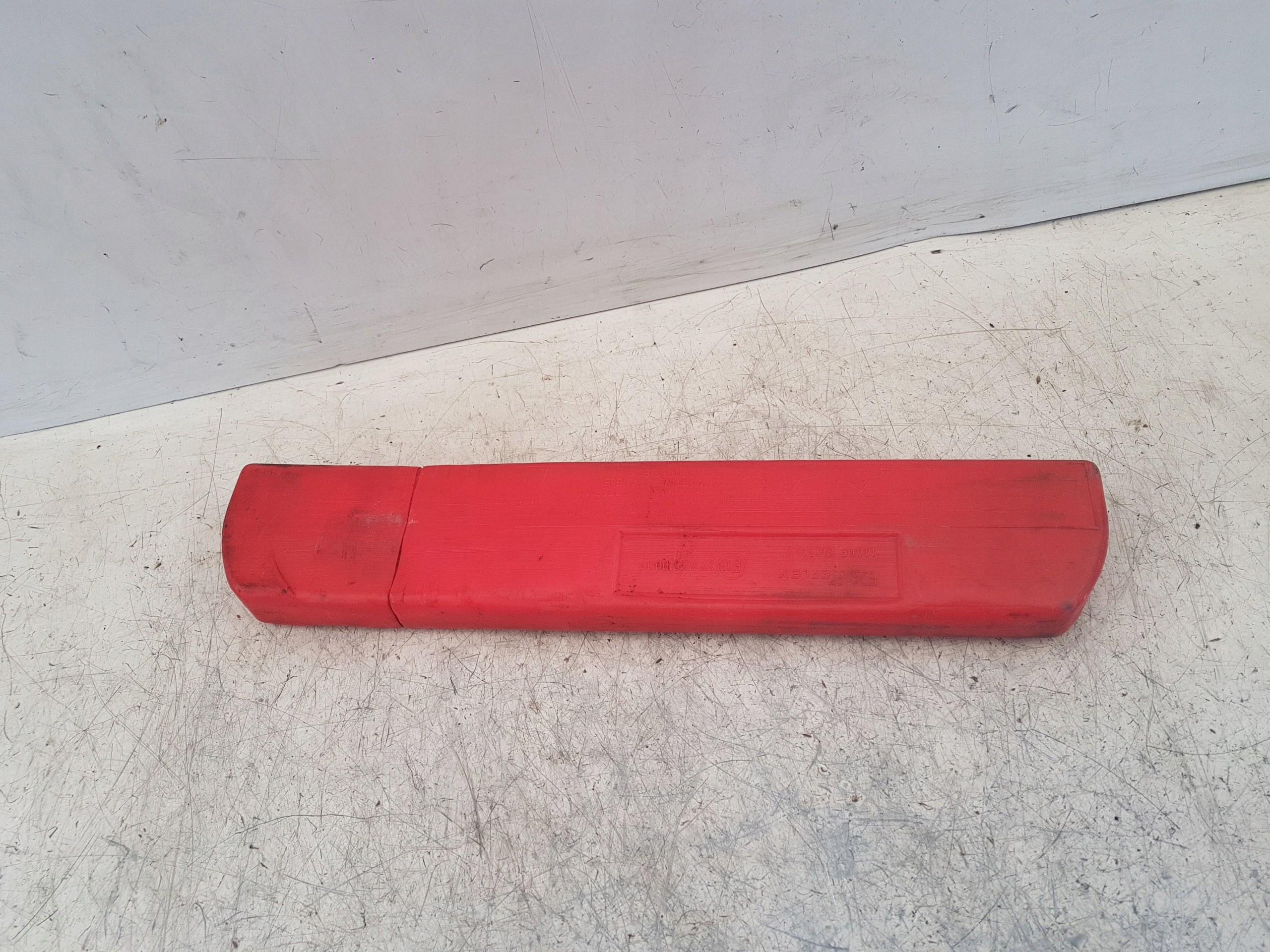 TRÓJKĄT OSTRZEGAWCZY RENAULT LAGUNA I 97R EU