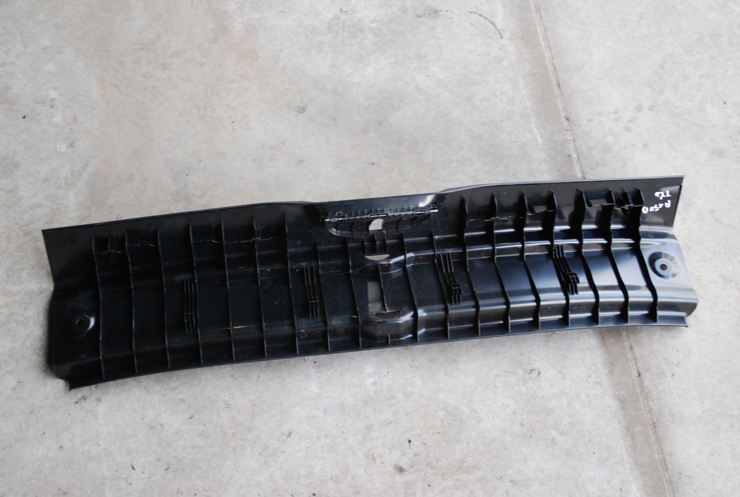 MERCEDES A169 LISTWA PROGOWA TYŁ TYLNA Producent części Mercedes-Benz OE