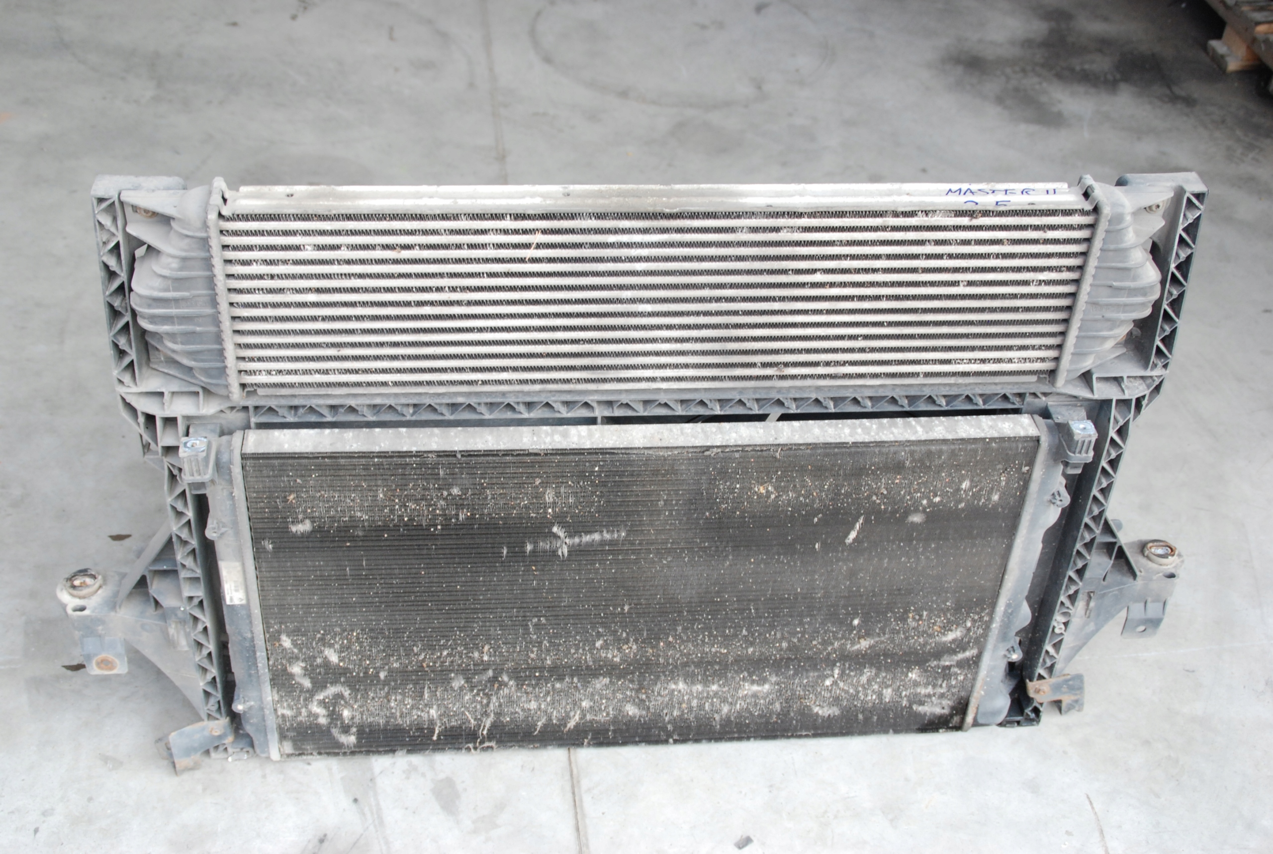 KOMPLET CHŁODNIC MASTER MOVANO II 03-10 2.5 DCI