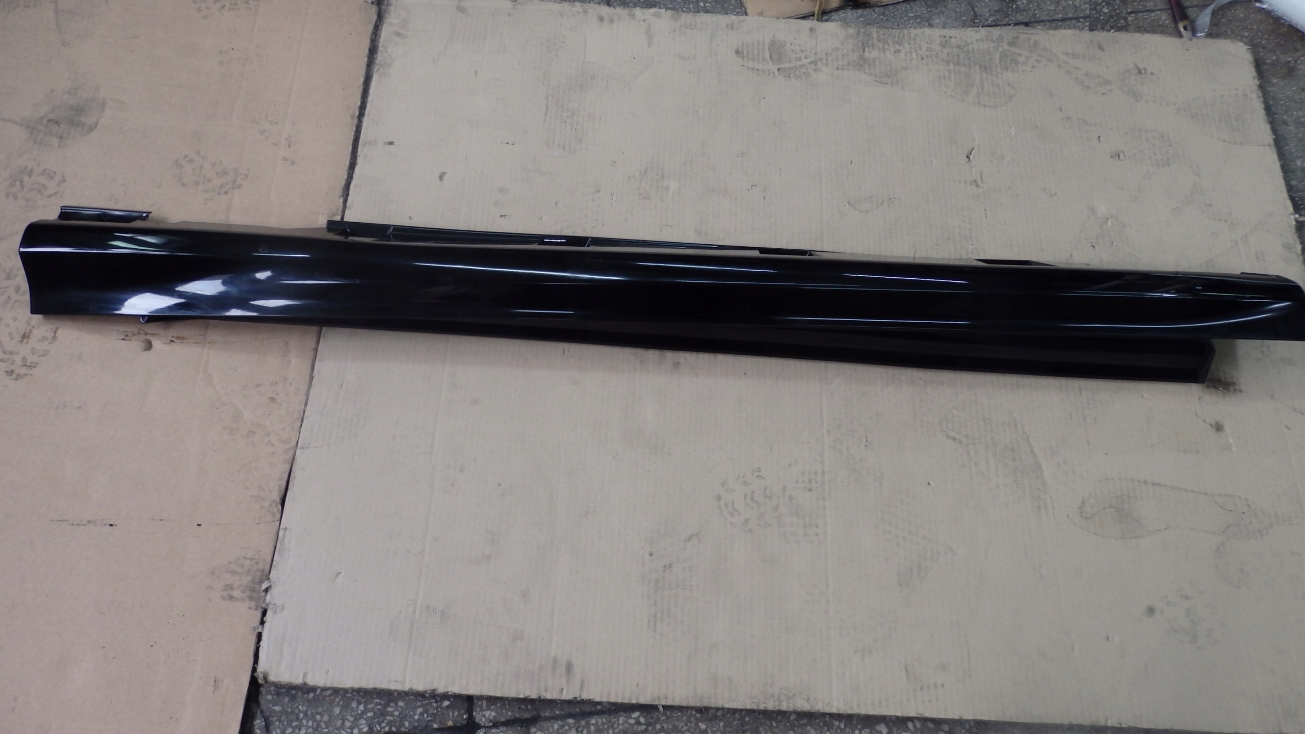 QQ1AAW4 - FORD FOCUS MK3 НАКЛАДКА ПОРОГА ЛЕВЫЙ