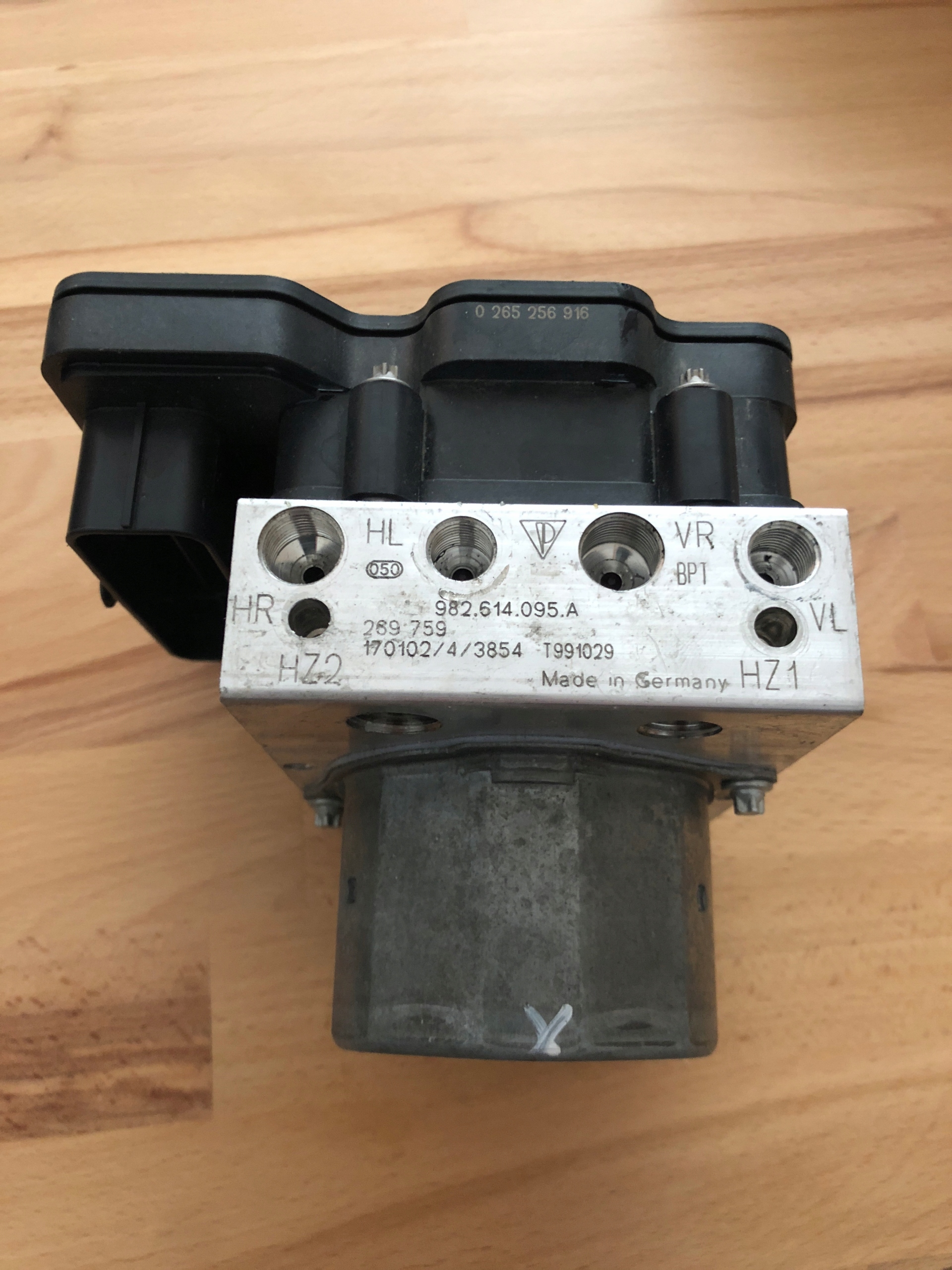 982614095A 0265256916 - Porsche Boxster Cayman 982 главный тормозной цилиндр ABS