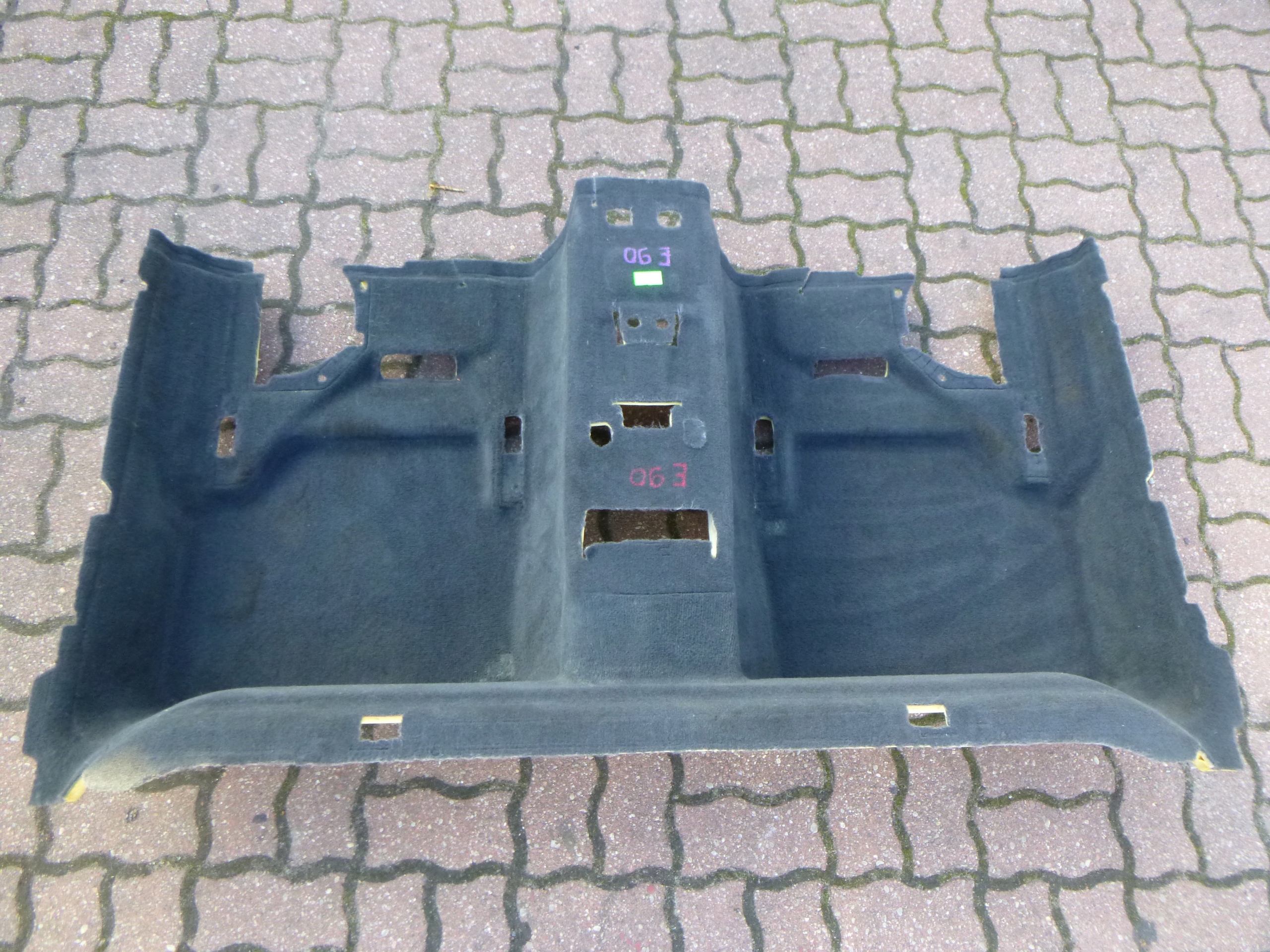 DYWAN WYKLADZINA PODLOGA TYLNA TYL BMW 3 E90