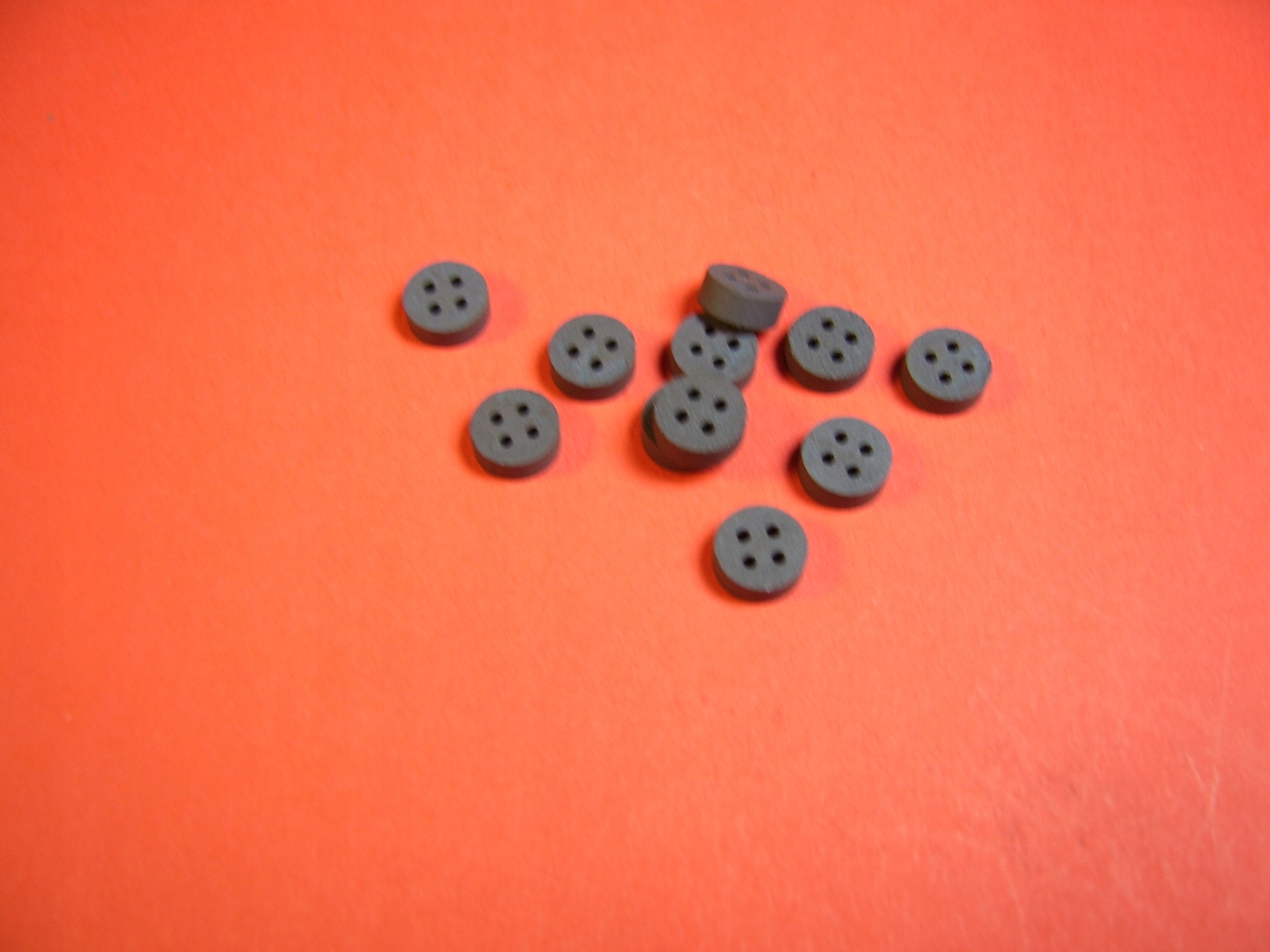 [10szt] Rdzeń ferrytowy 4-otworowy 6.4x1.2x2.5