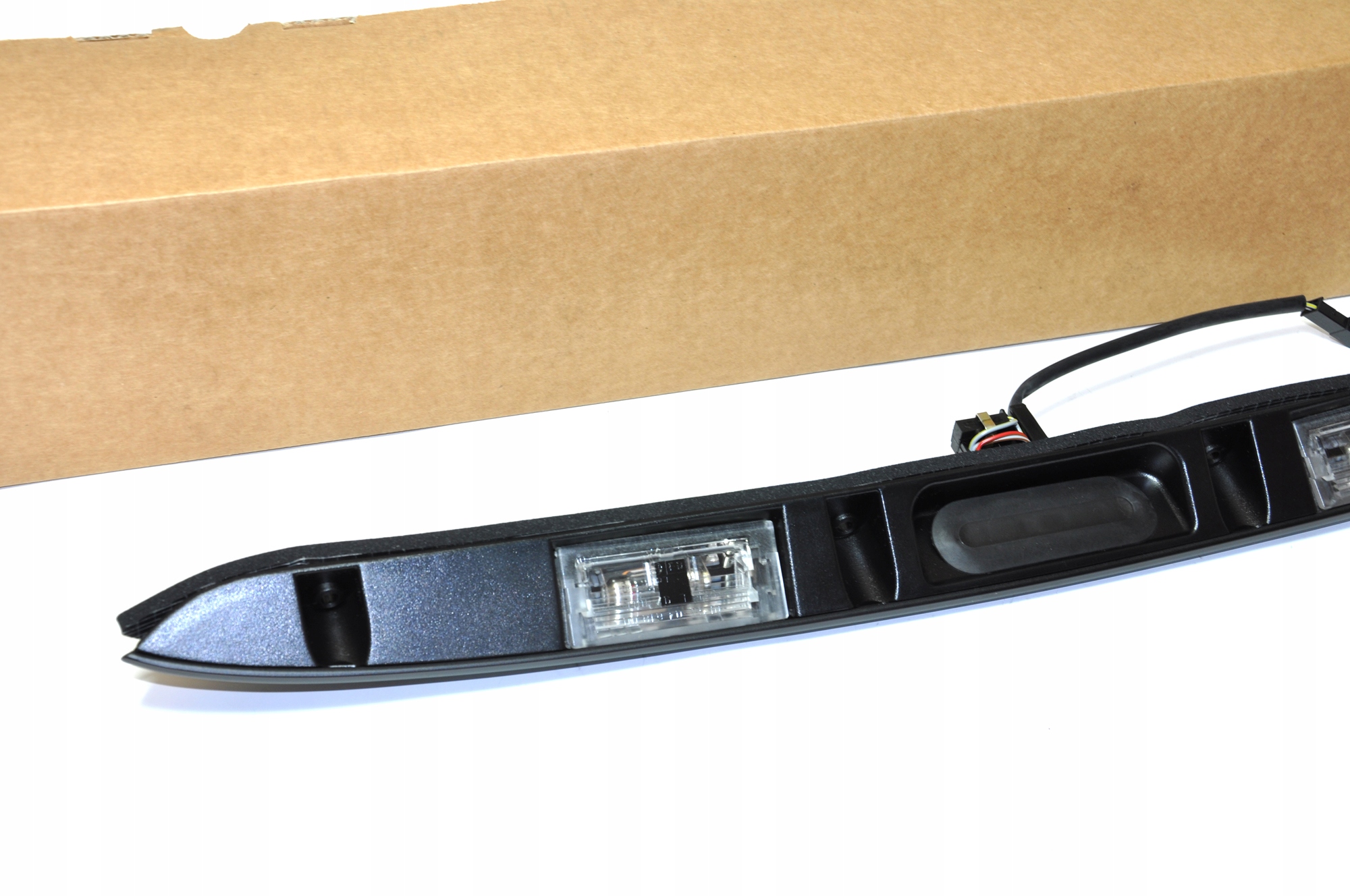 OE BMW LISTWA OSWIETLENIA TABLICY PRZYCISK E46 Additional Information bulbs included