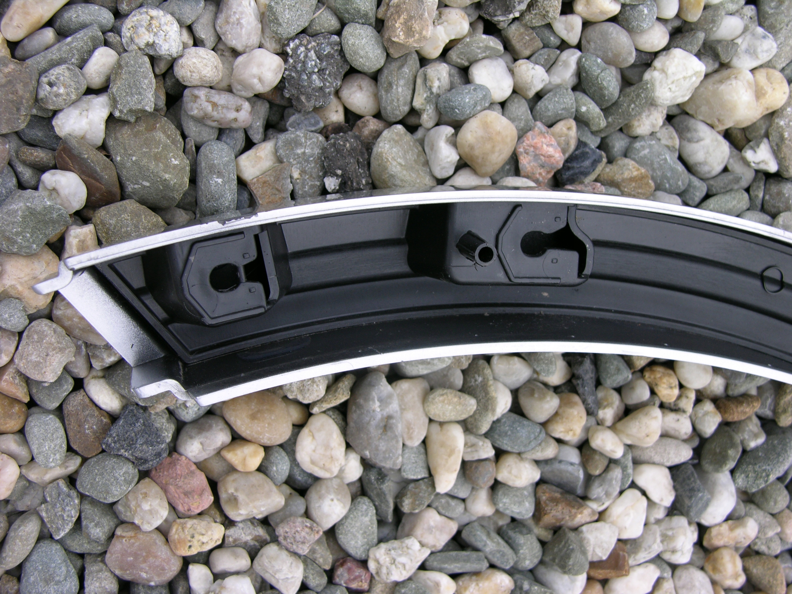 KUGA MK2 LISTWA BLOTNIK TYL PRAWY MOONDUST SILVER Color silver
