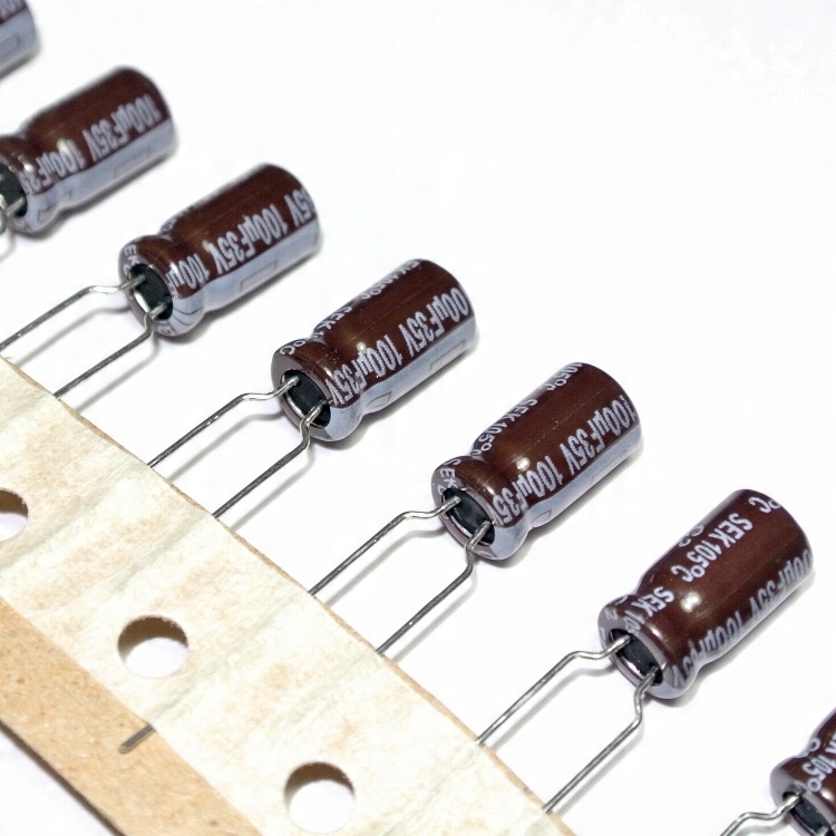 

100uF 35V 105' 6x11 Yageo [8szt] #RR09