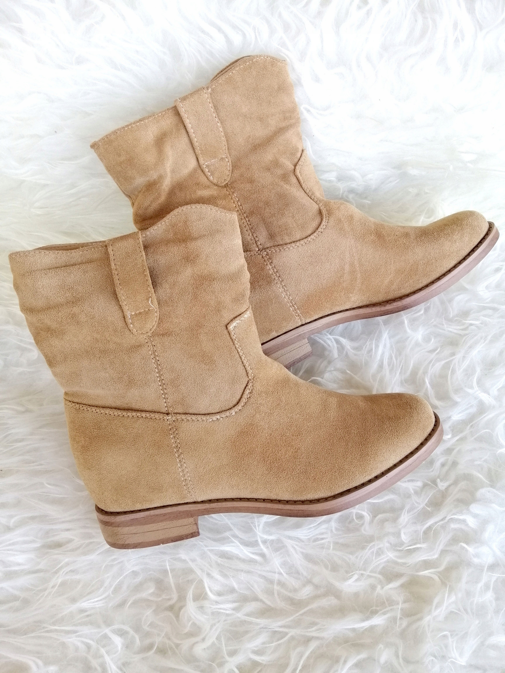 BOTKI DAMSKIE BEŻOWE ZAMSZ OCIEPLONE KOTURNA R40 Model NC952P BEŻ