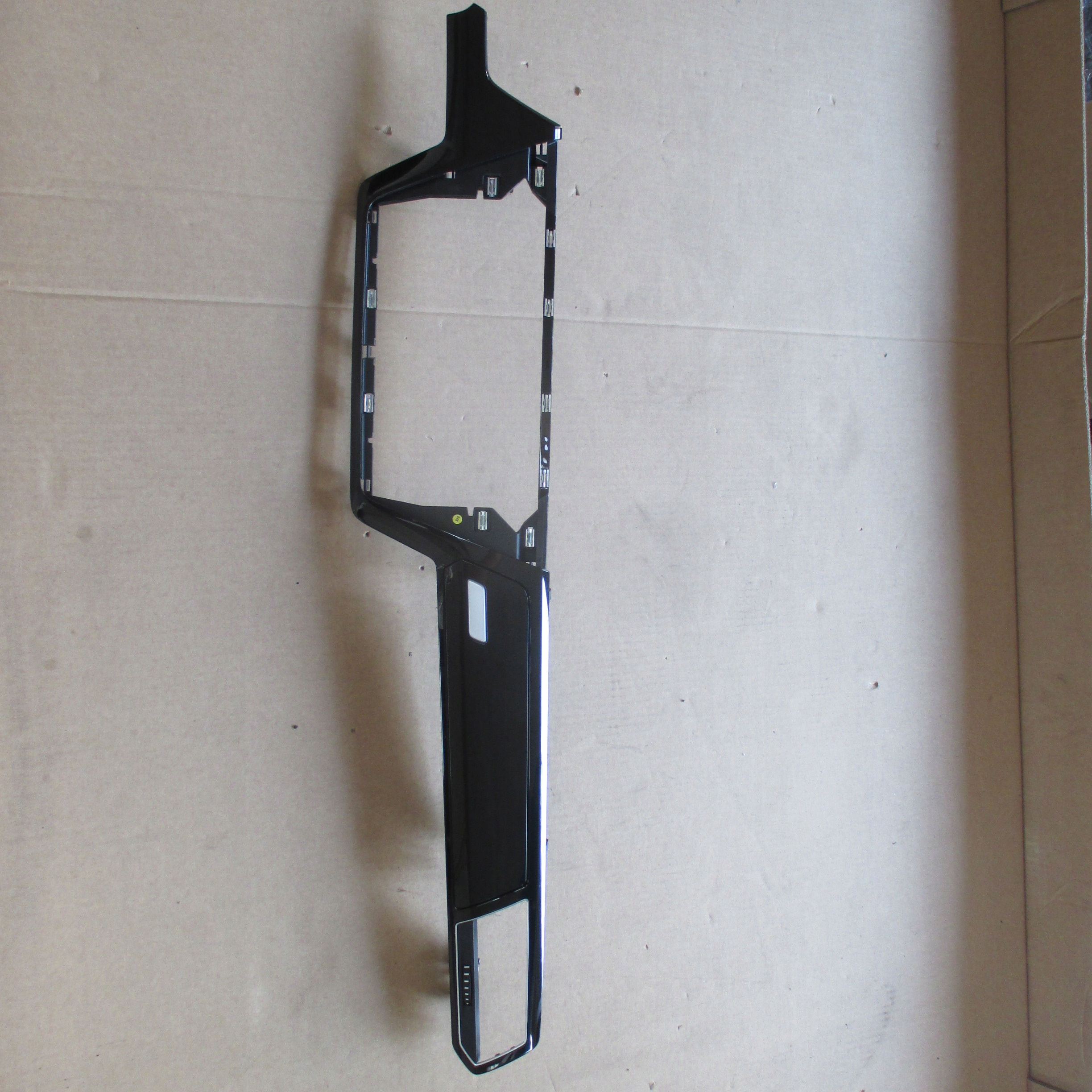 VW TOURAN II 5T RAMKA KONSOLI RADIA 5TB858416