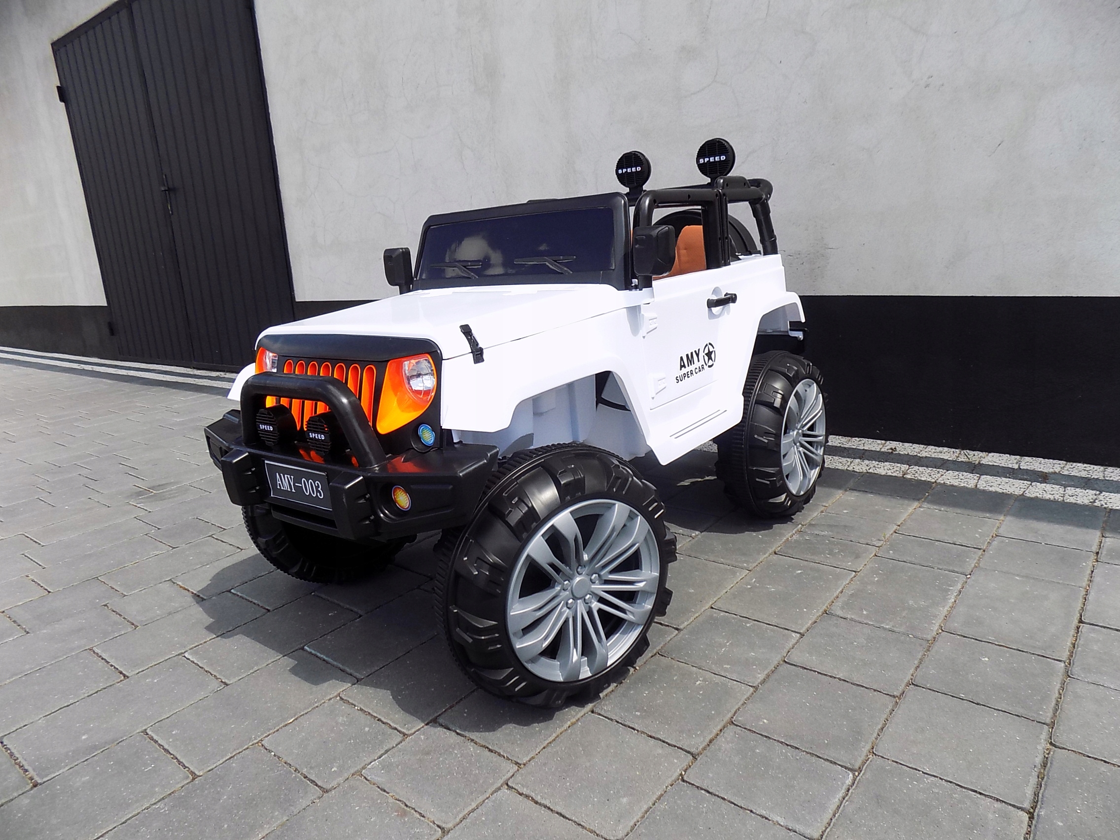 DWUOSOBOWY JEEP MONSTER AUTO NA AKUMULATOR 4 SILNI Marka BJ Plastik