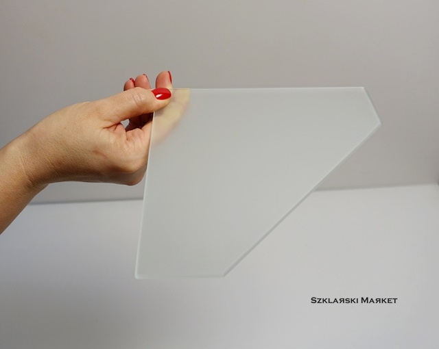 

Półka matowa,mleczna 4 mm narożna ścięta 20x20cm