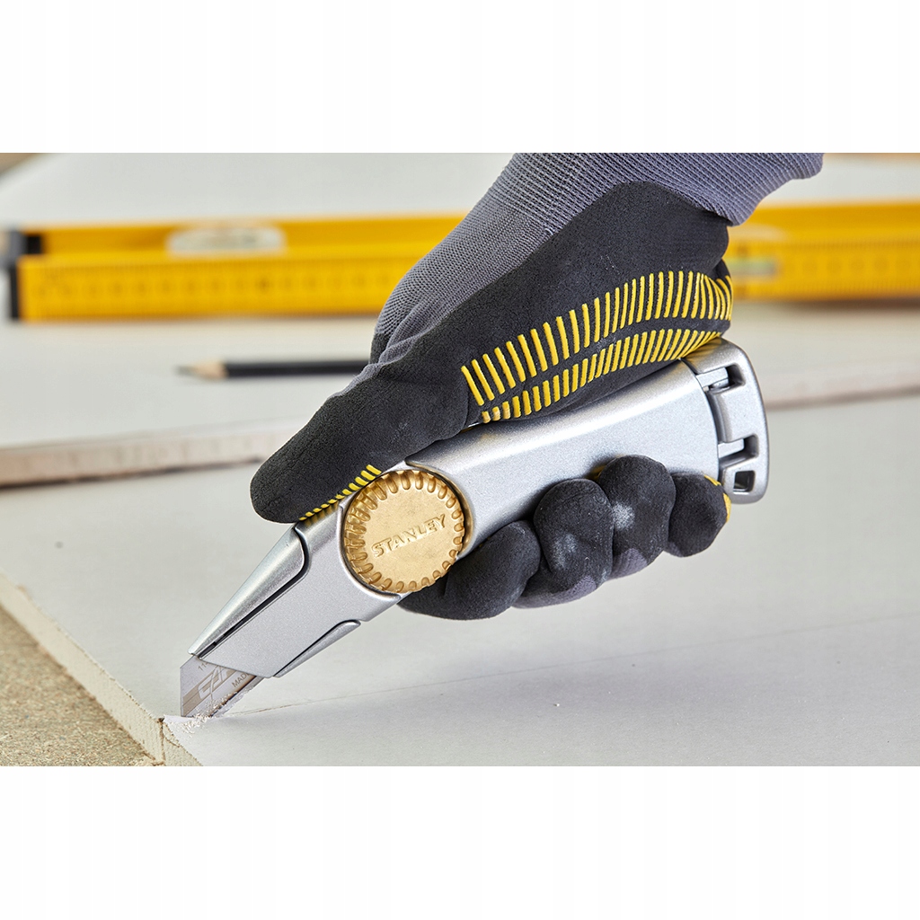 STANLEY Nóż TITAN FB metal. ostrze trapez 10-550 EAN (GTIN) 3253561105500