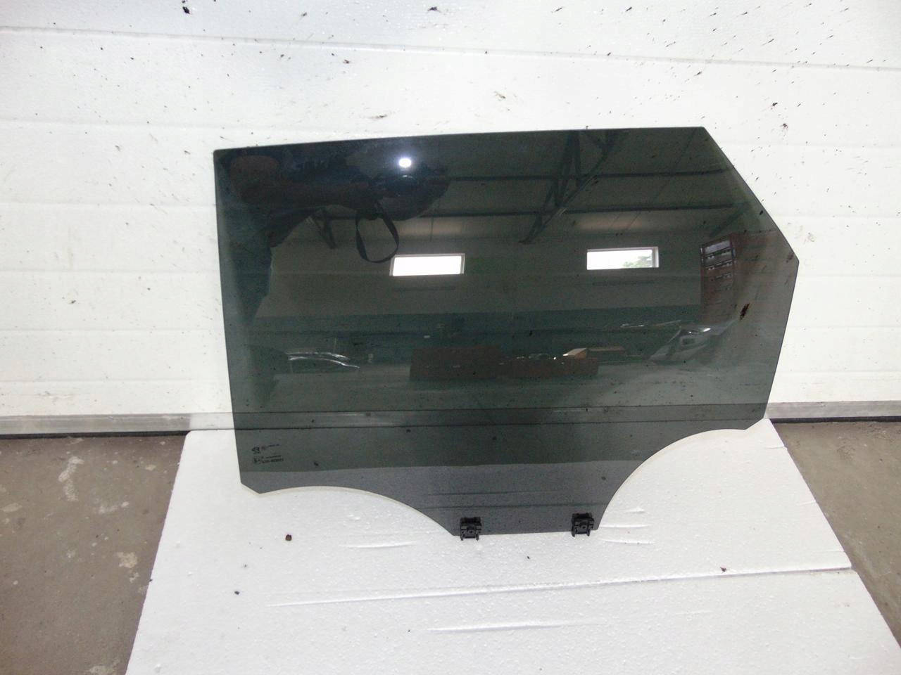 Стекло задней левой двери PEUGEOT 3008 II P84 2016-