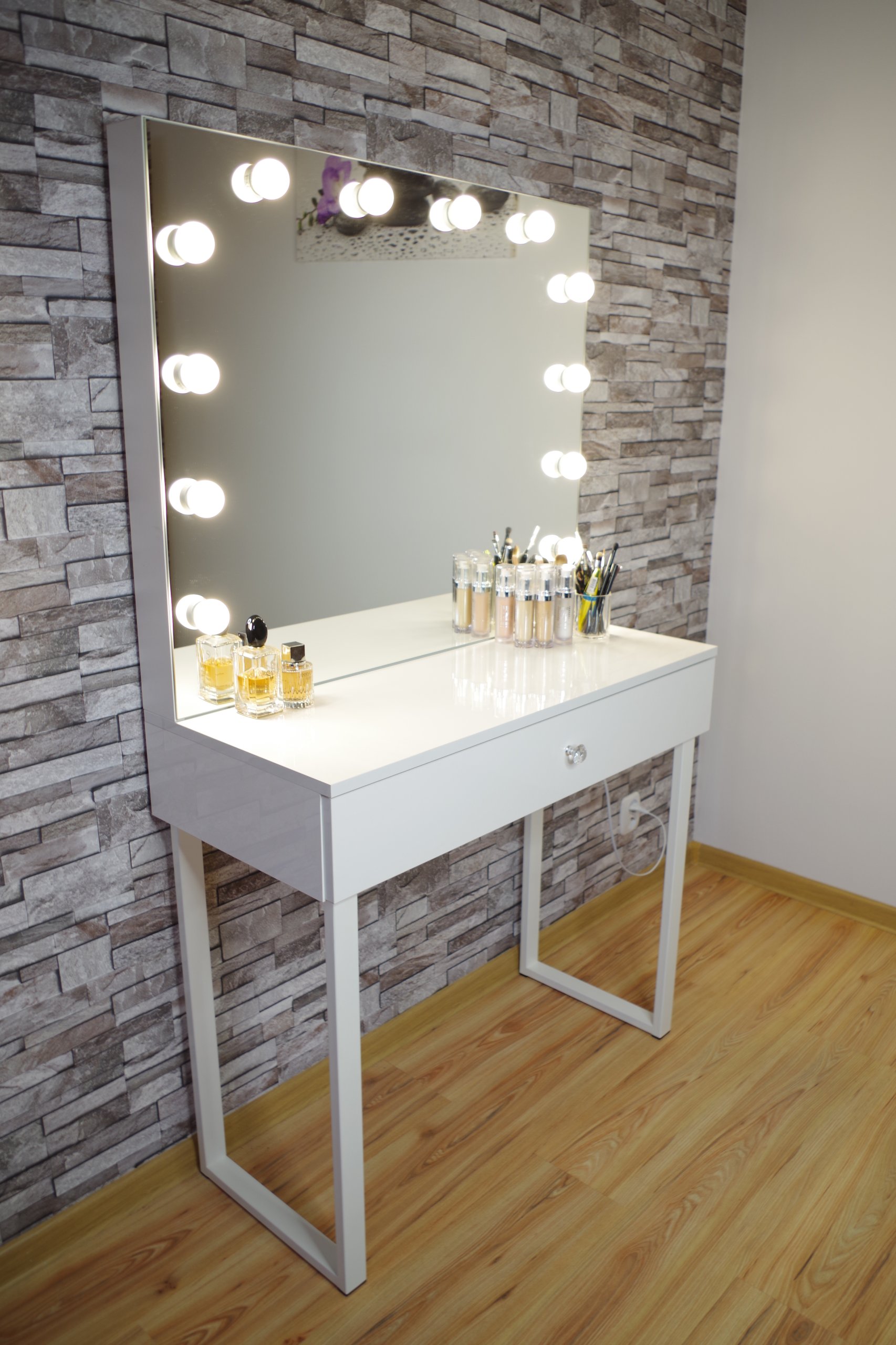 TOALETKA BIAŁA WYSOKI POŁYSK Z SZUFLADĄ METAL GLAM Wykończenie połysk