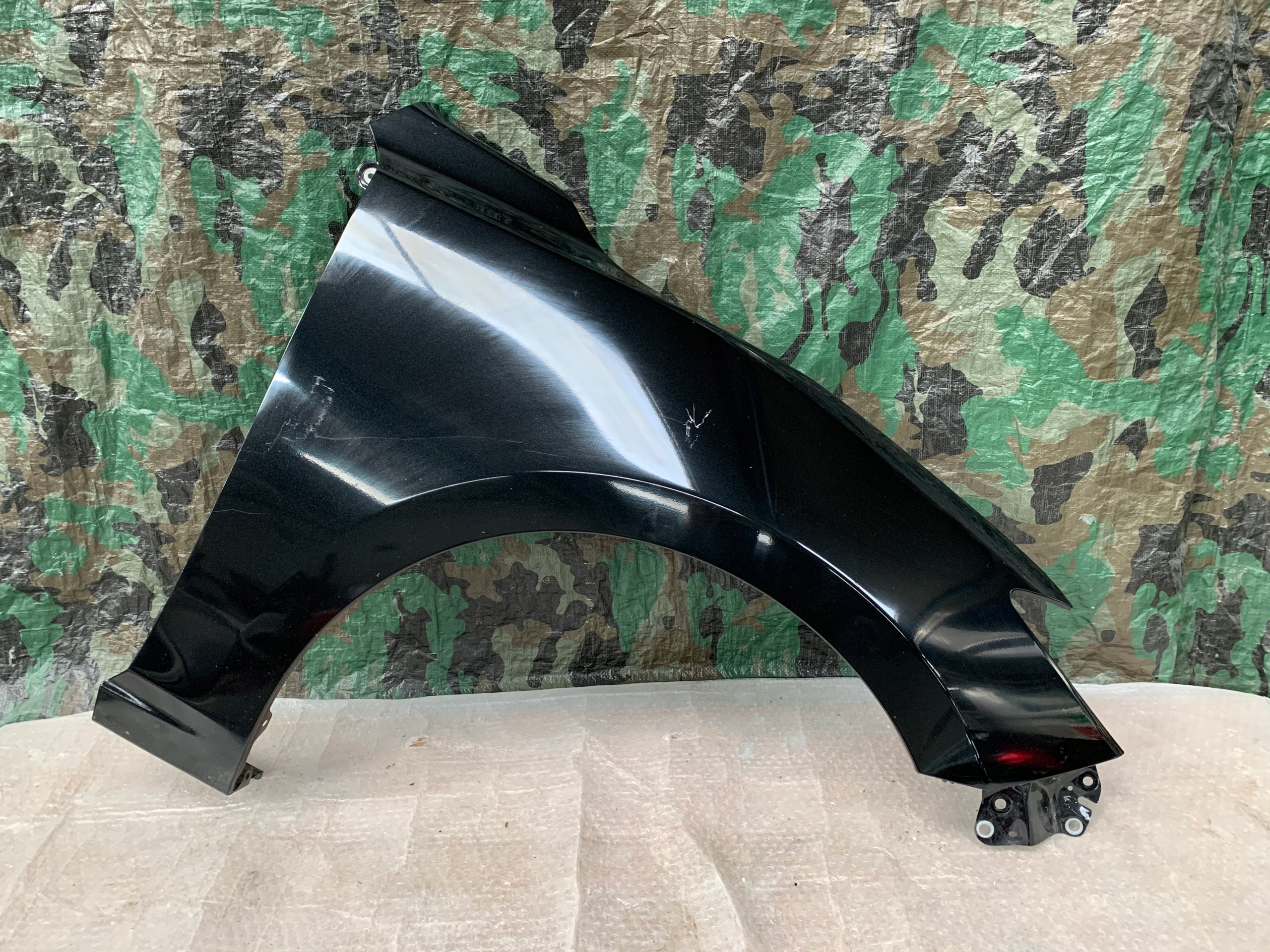 MAZDA III 13-18 ПРАВИЙ ПЕРЕДНІЙ КРИЛО