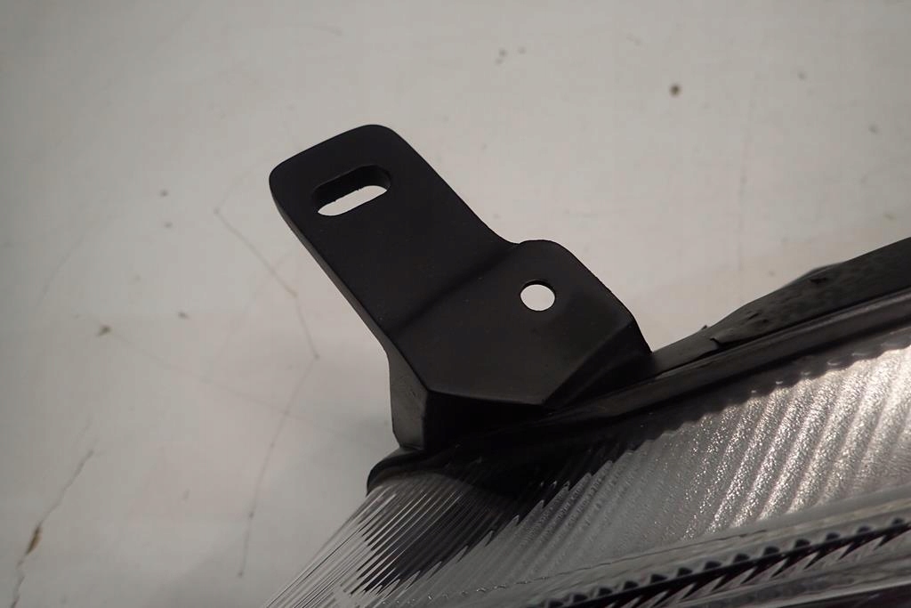 light front front left FORD FIESTA MK8 17