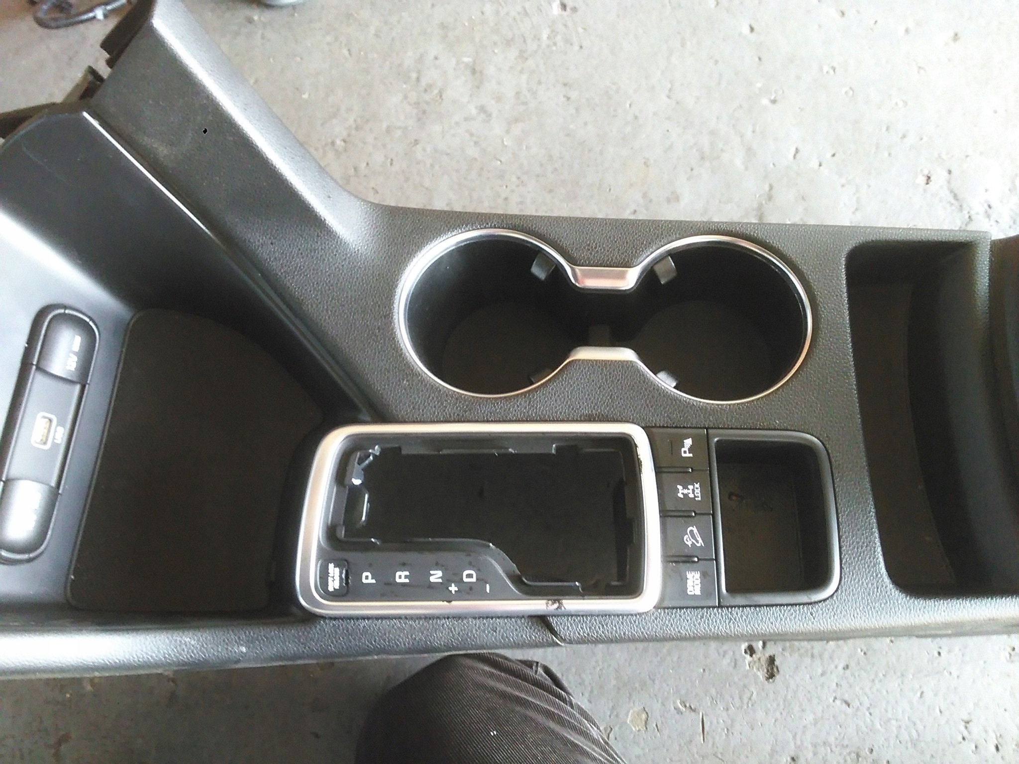 KIA SPORTAGE IV LIFT 2018- RAMKA PANEL WYBIERAKA