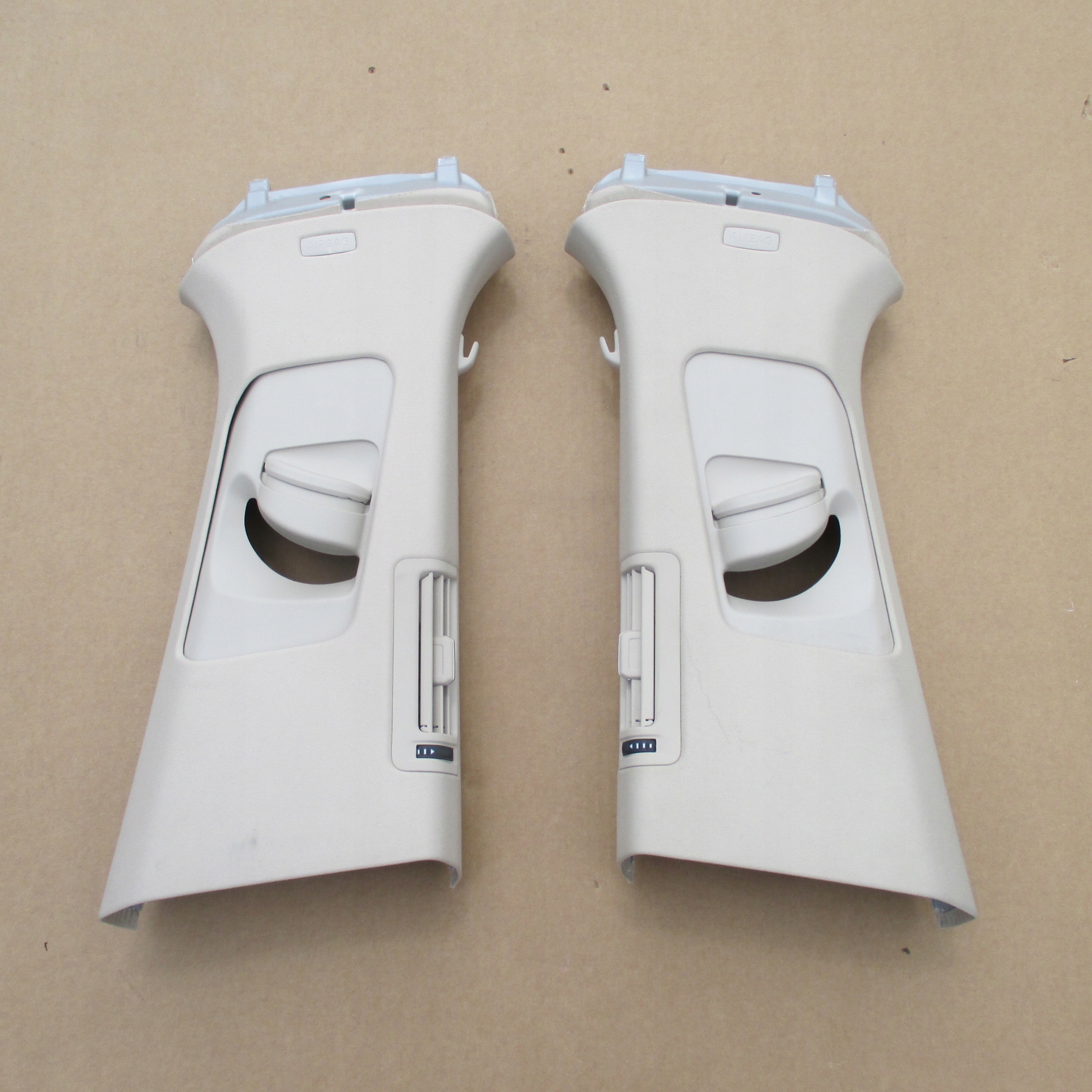 VW TOUAREG III OSŁONA SŁUPKA PRAWA 760867244