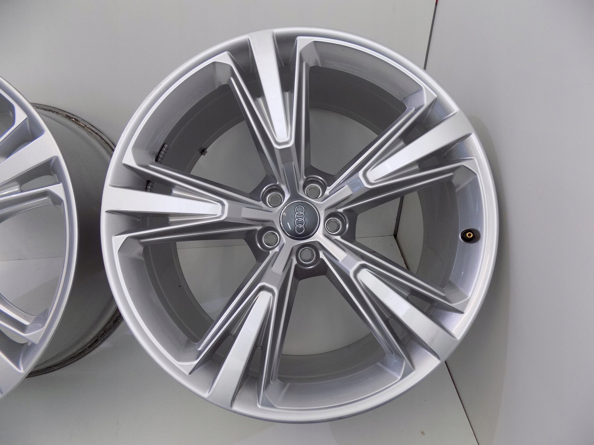 4m8601025h Alyuminievye Diski Diski Kolesa 21 Audi Q8 Q7 4m Xdalys Lt
