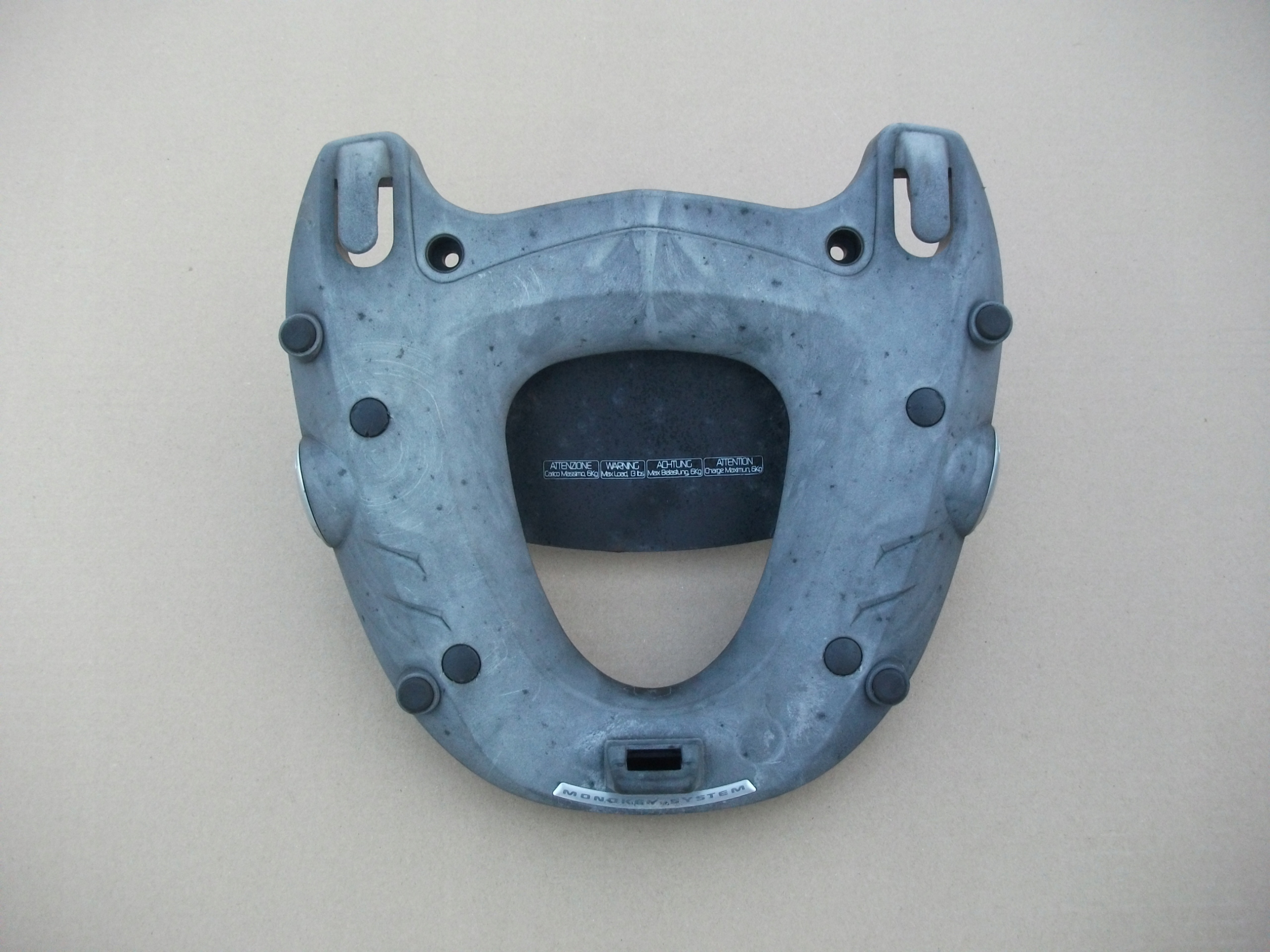 SUZUKI BURGMAN 650 EX СТІЙКА ПІД БАГАЖНИК ПЛАСТИНА GIVI