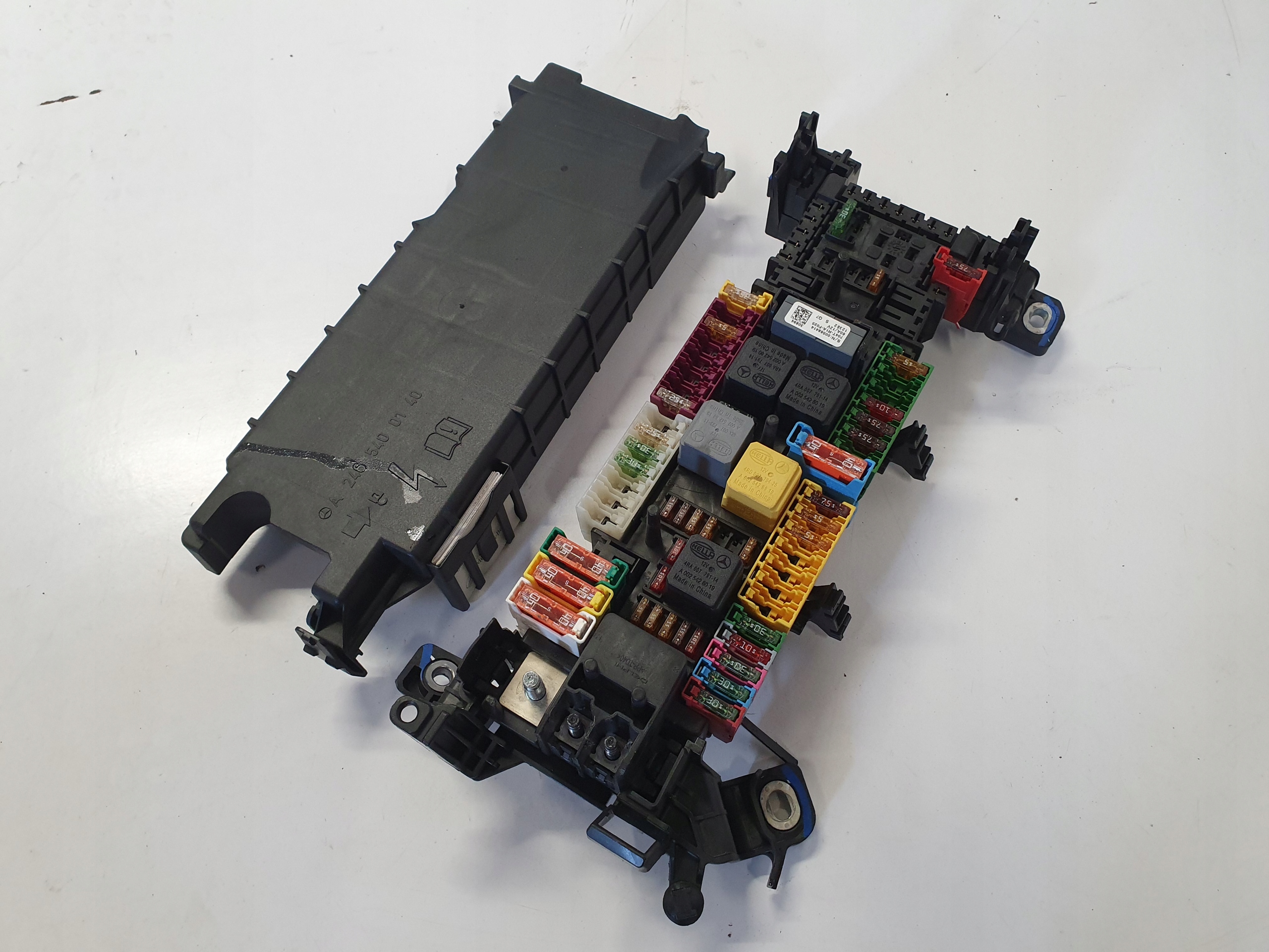 MERCEDES W176 W246 SKRZYNKA BEZPIECZNIKÓW 1.8CDI