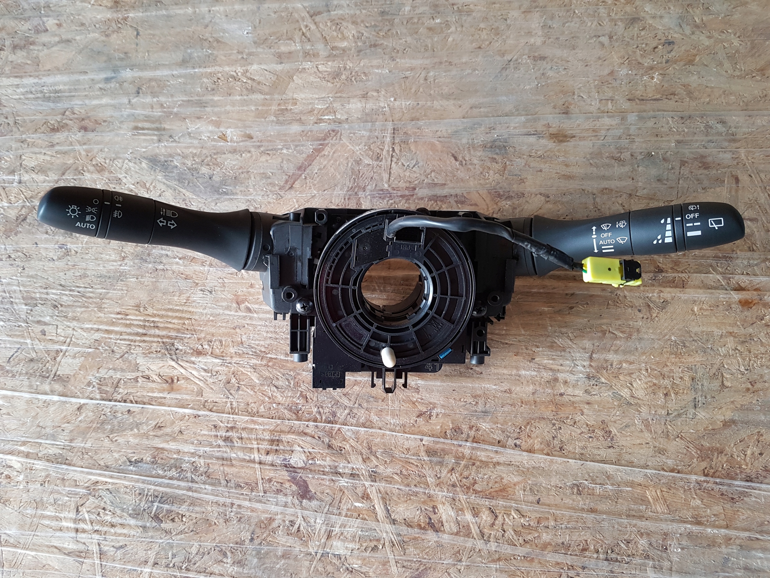 NISSAN QASHQAI J11 TASMA ПЕРЕМИКАЧІ 25554ea0a