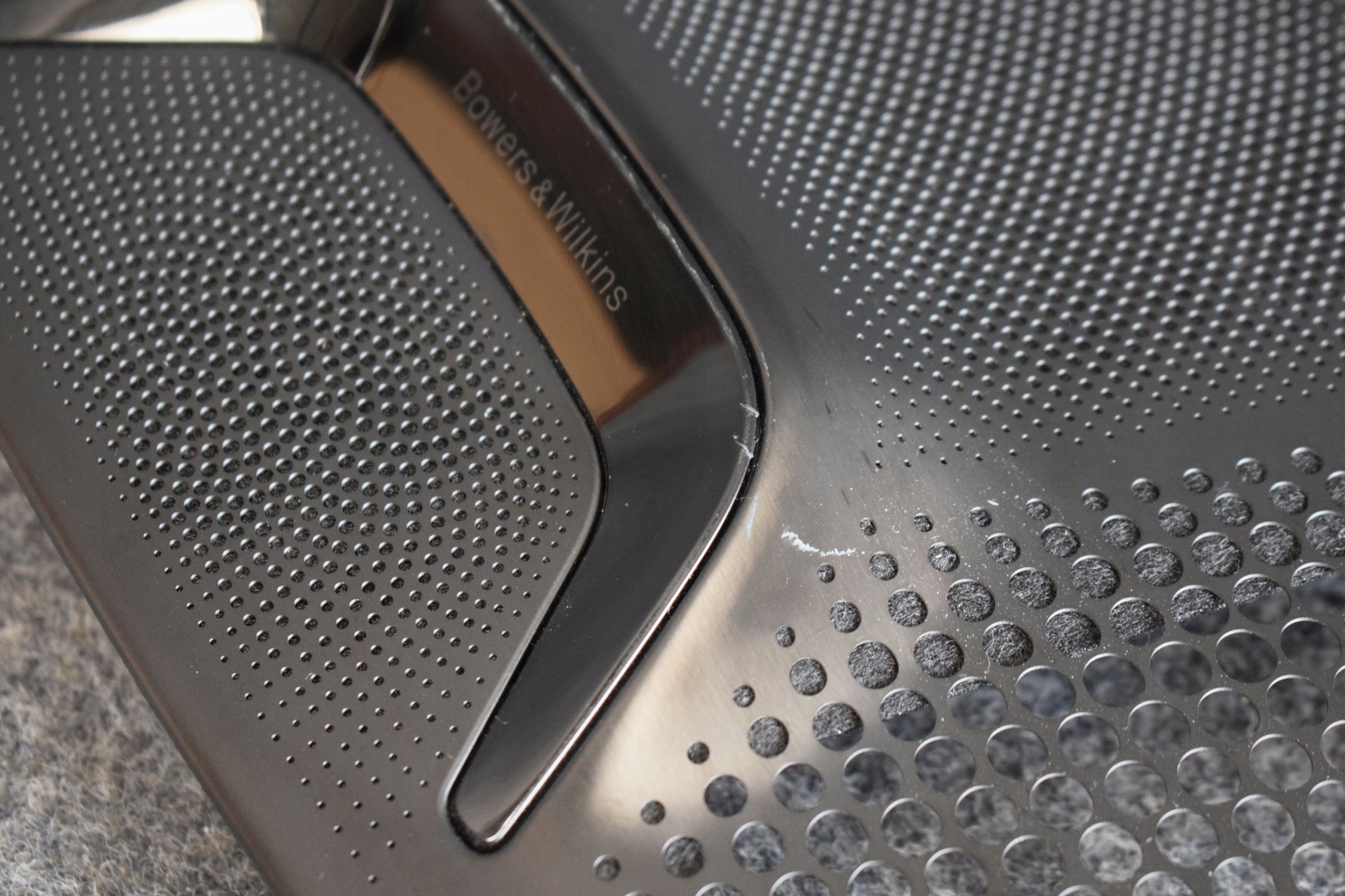 console spoiler speaker BMW 7 G11 G12 BOWERS