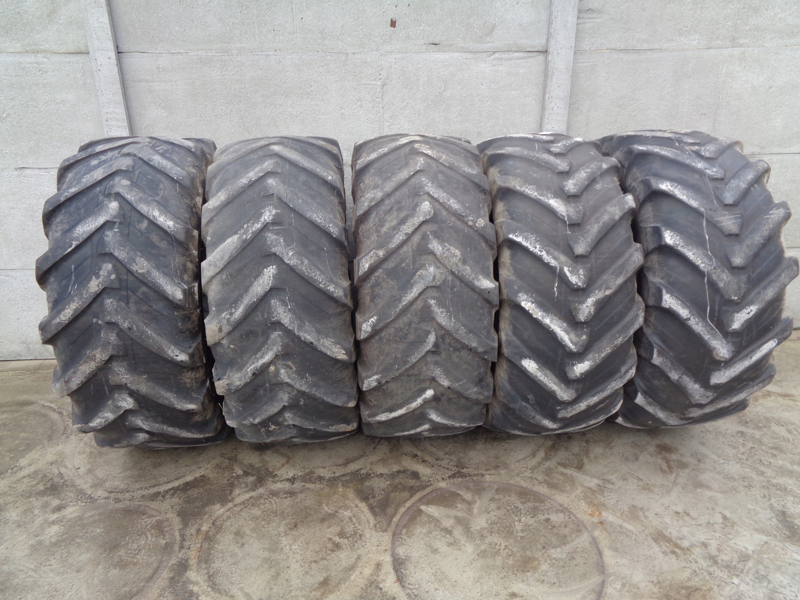 500/70 R 24 19.5 LR 24 Michelin XMCL