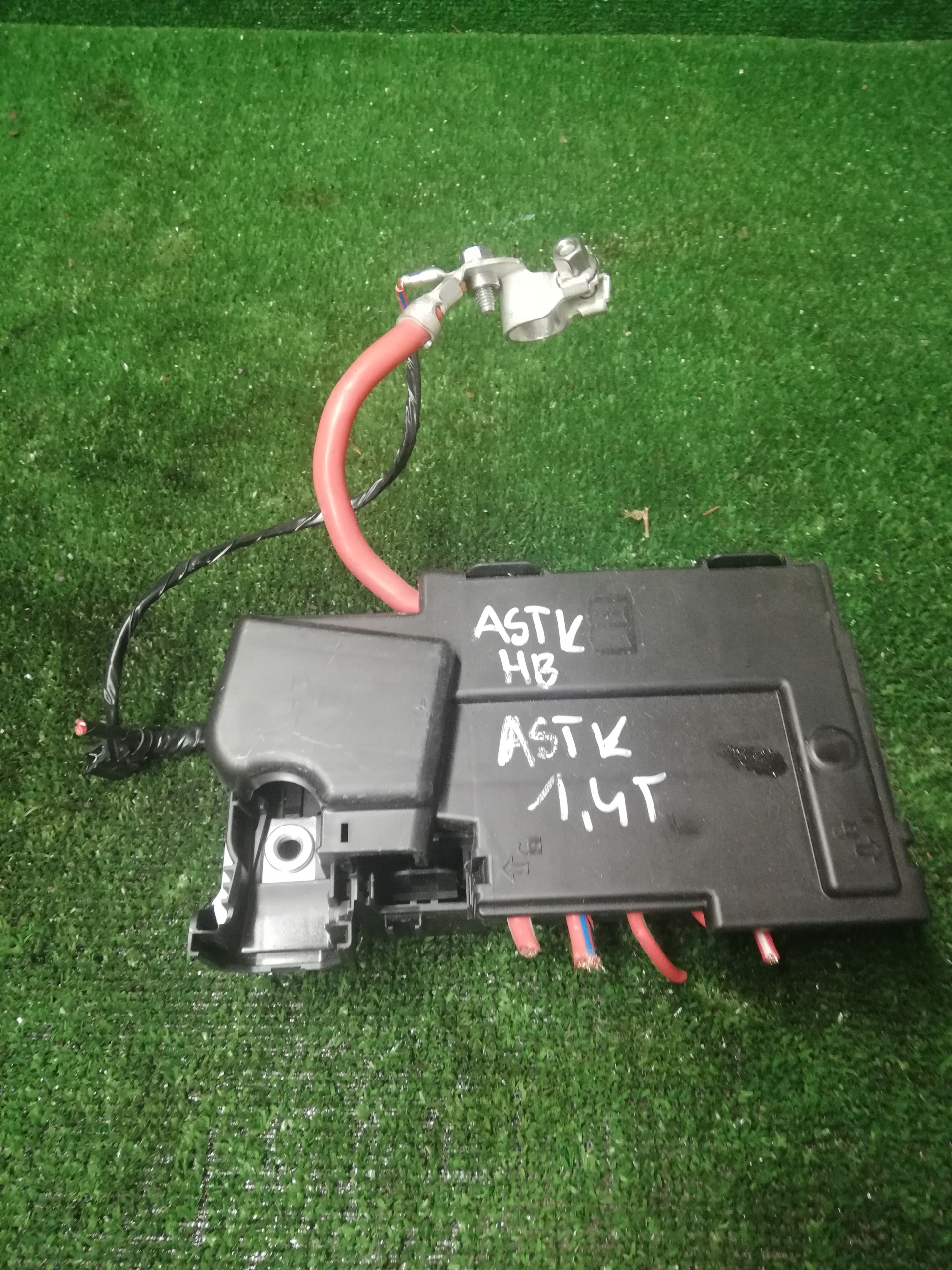 OPEL ASTRA K SKRZYNKA BEZPIECZNIKÓW 39023242